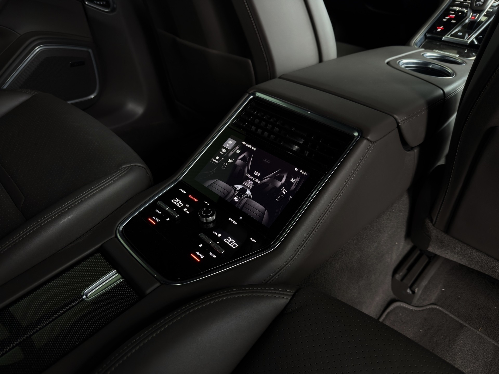 PORSCHE Panamera 4 E-Hybrid PDK-image-16