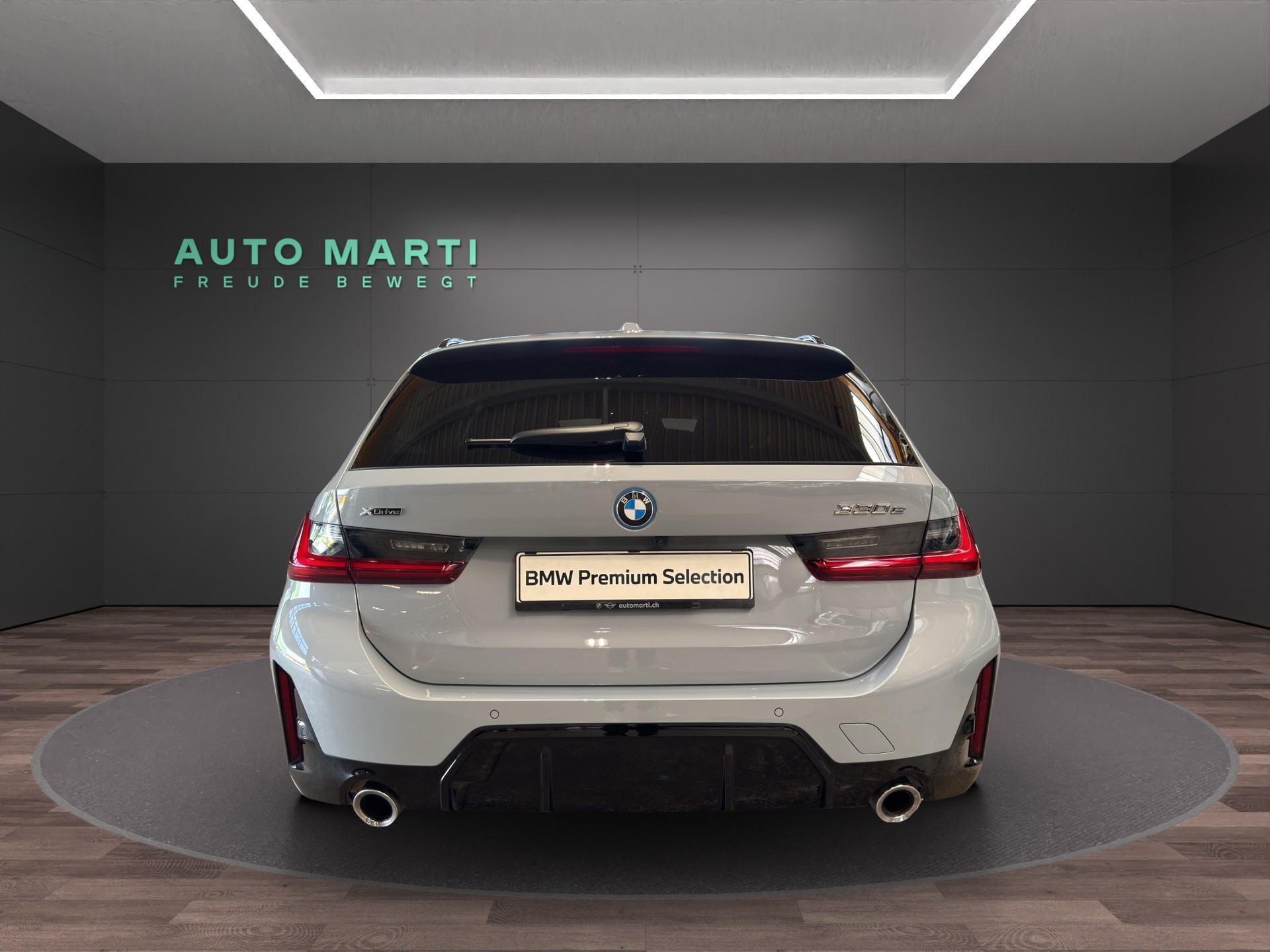 BMW 330e xDrive SAG Touring-showroom-element-3