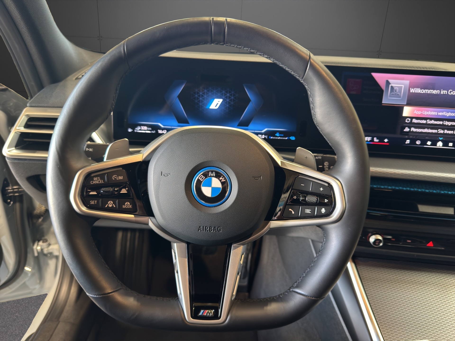 BMW 330e xDrive SAG Touring-image-14
