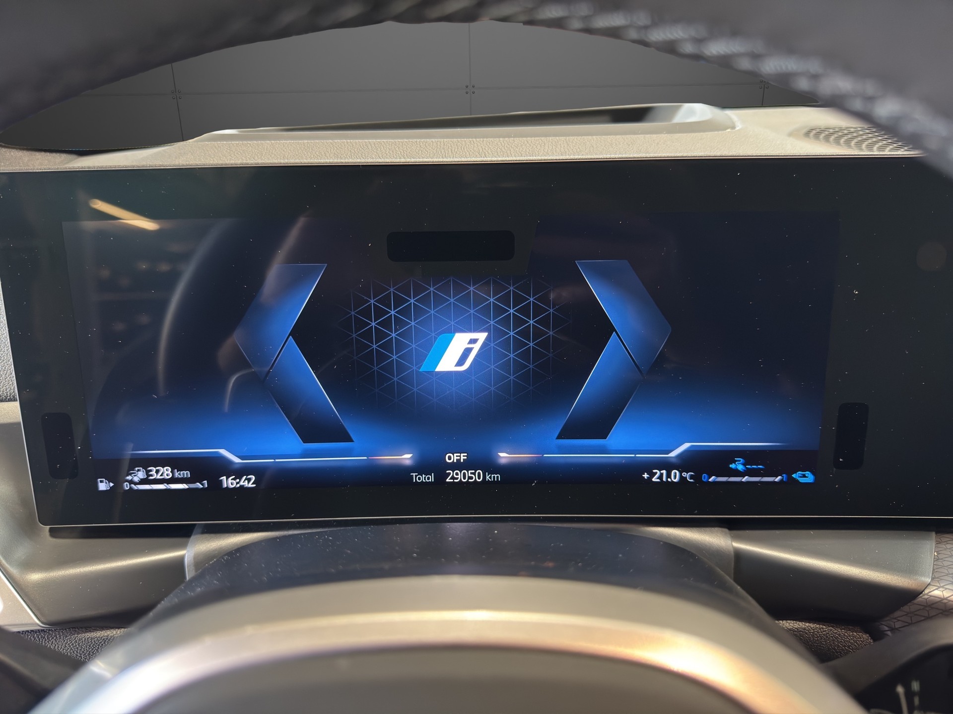 BMW 330e xDrive SAG Touring-image-13