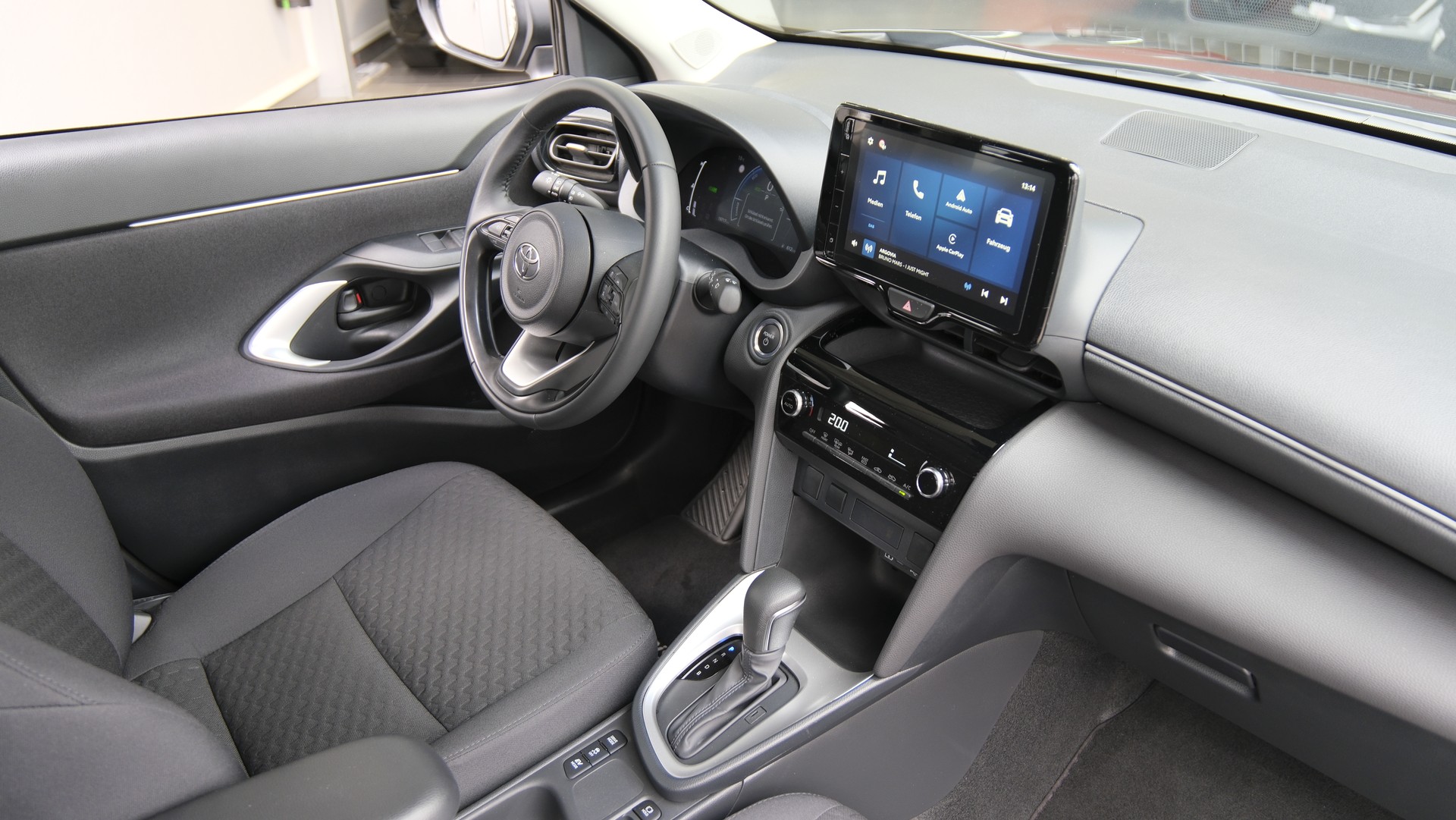 TOYOTA Yaris Cross 1.5 Trend e-CVT-image-19