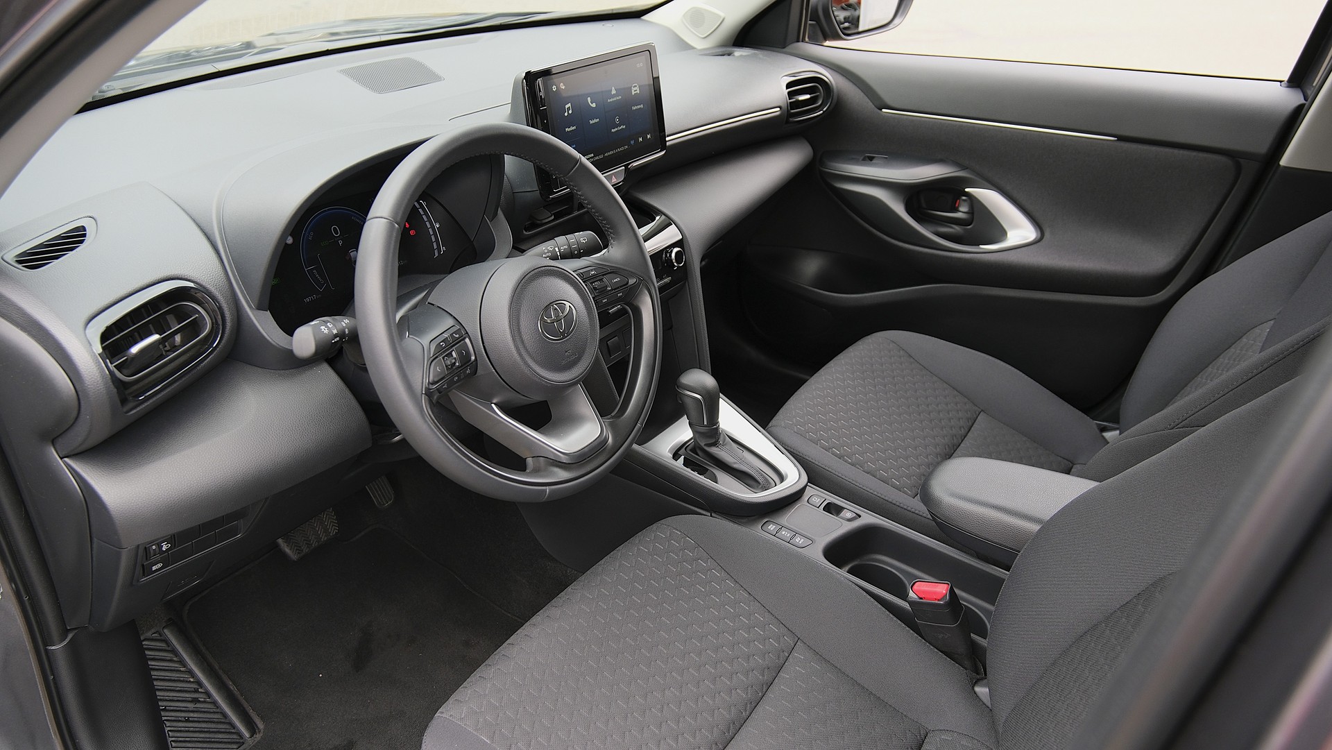 TOYOTA Yaris Cross 1.5 Trend e-CVT-showroom-element-2
