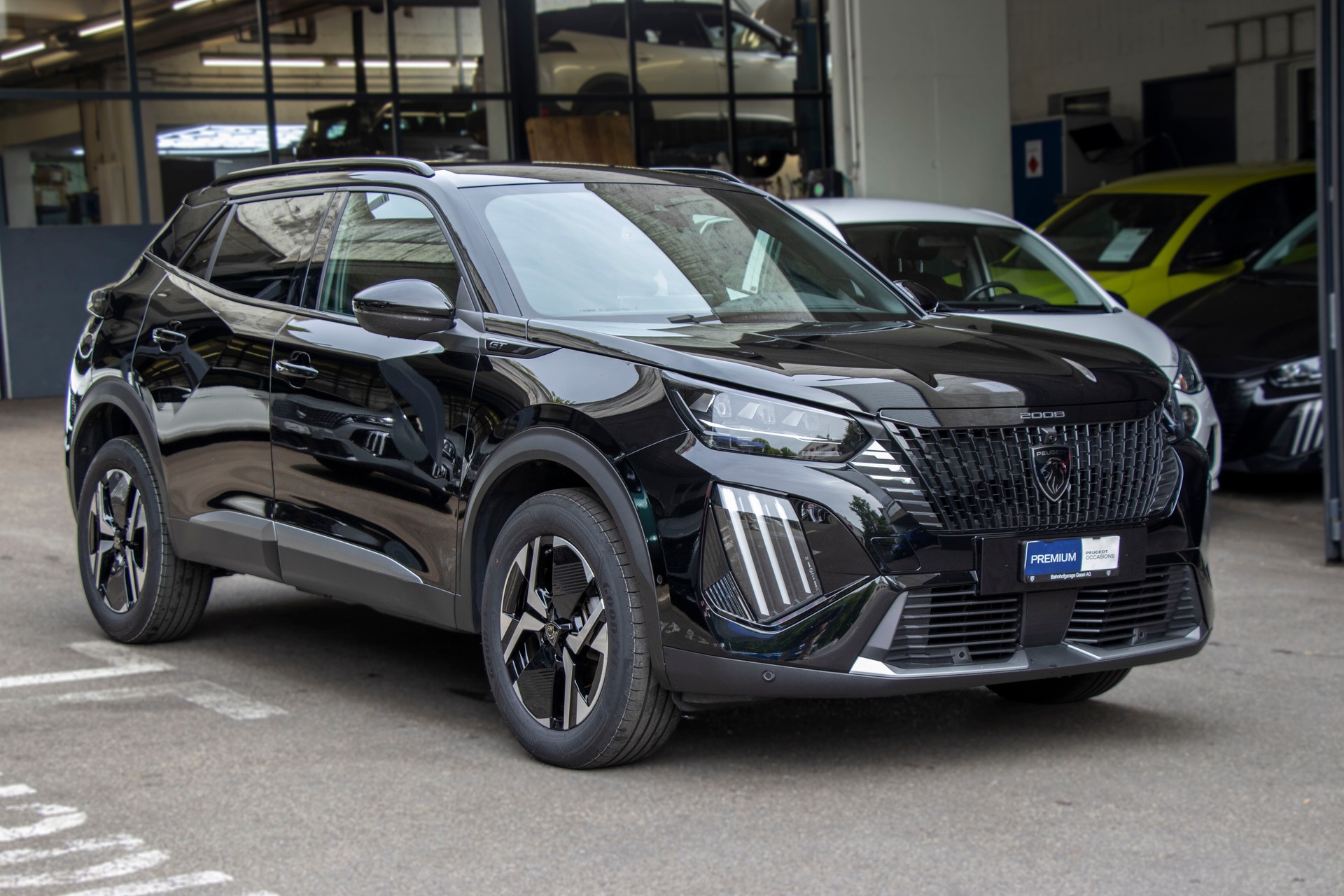 PEUGEOT 2008 1.2 PureTech GT-image-2
