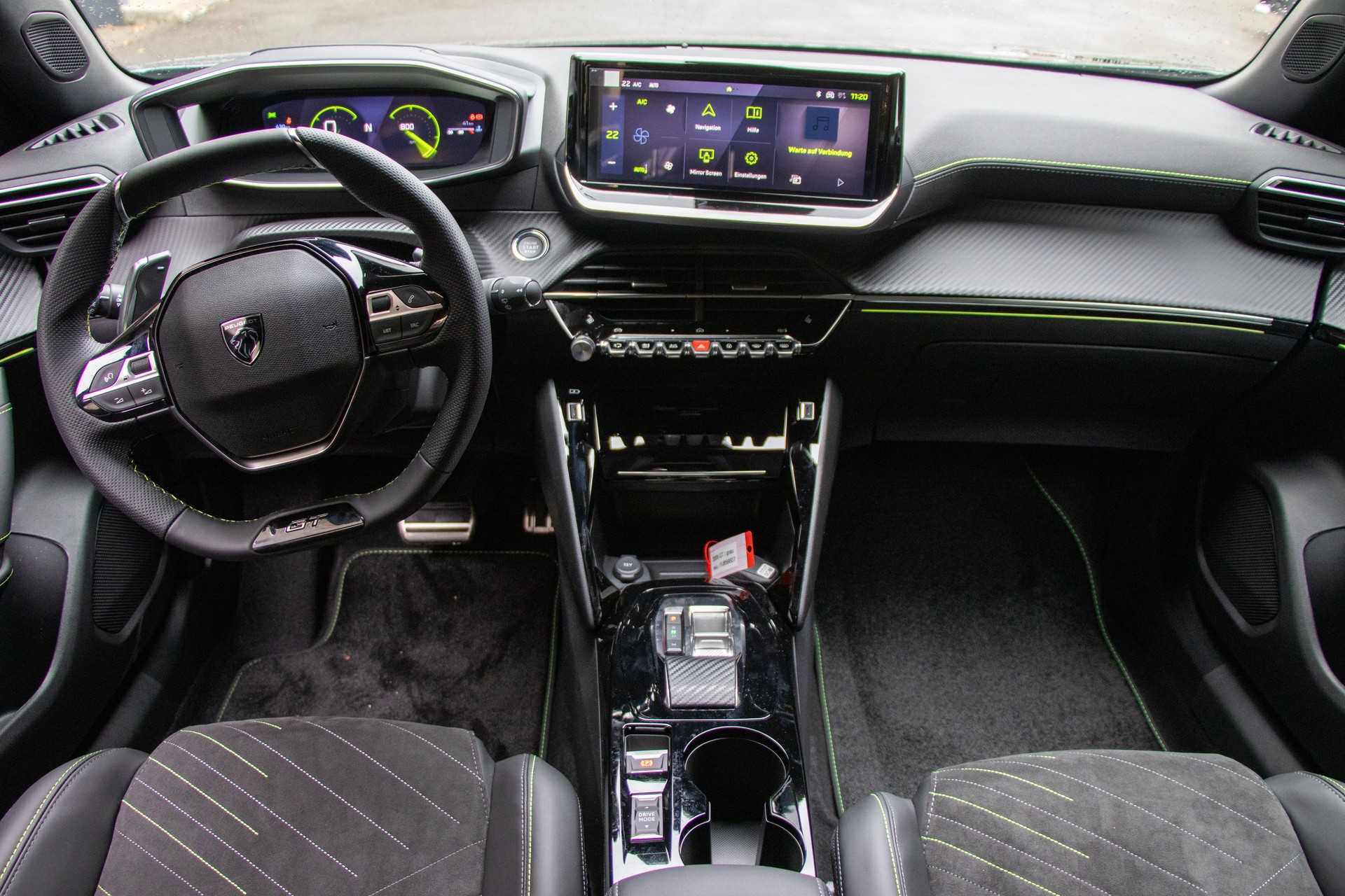 PEUGEOT 2008 1.2 PureTech GT-image-5