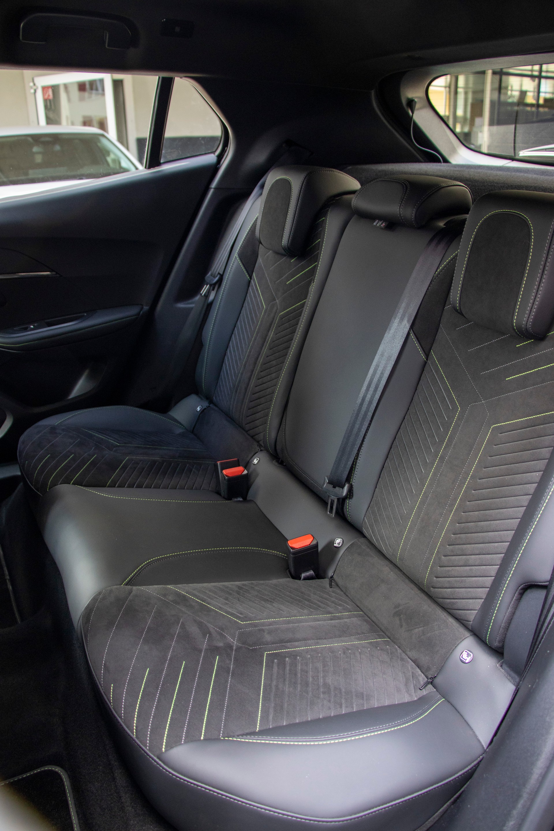 PEUGEOT 2008 1.2 PureTech GT-image-7