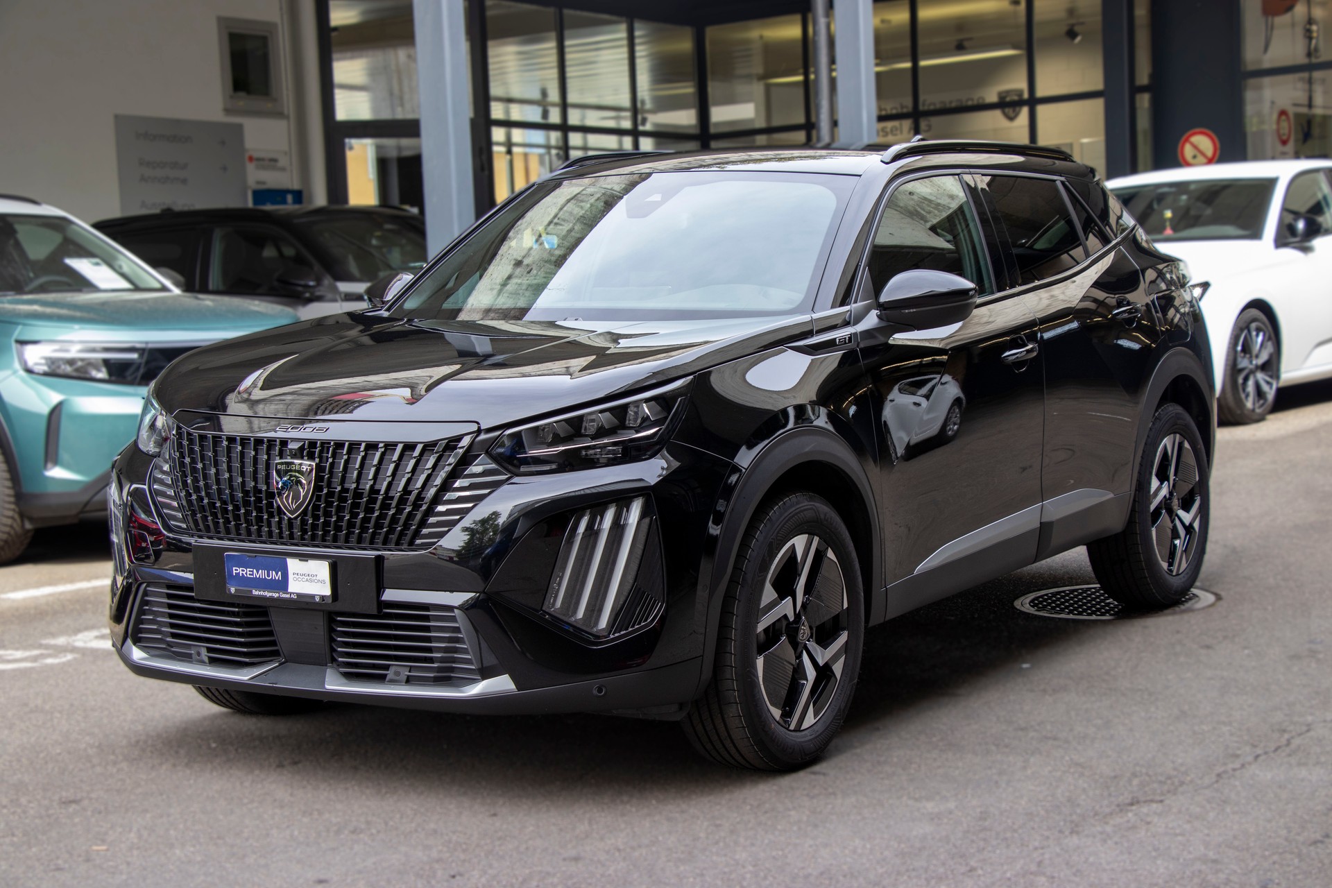 PEUGEOT 2008 1.2 PureTech GT-image-0