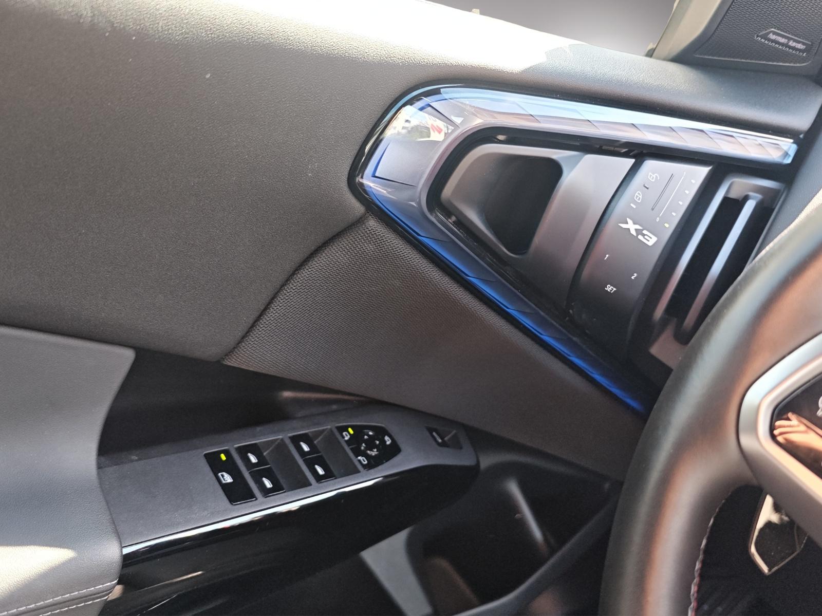 BMW X3 M50-image-14