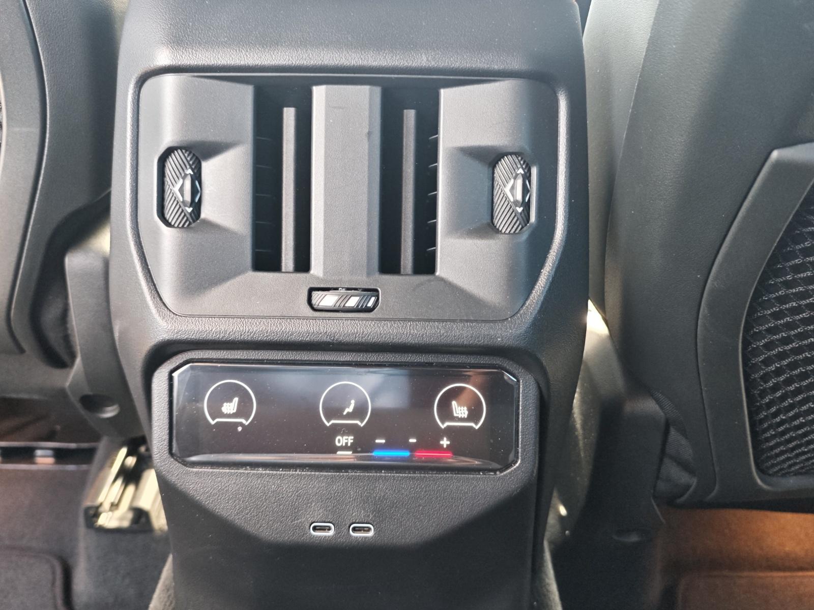 BMW X3 M50-image-17