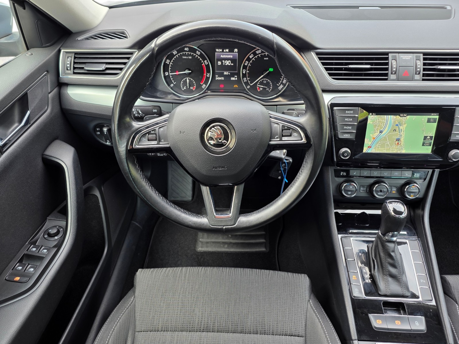 SKODA Superb Combi 1.4 TSI ACT Style DSG-image-10