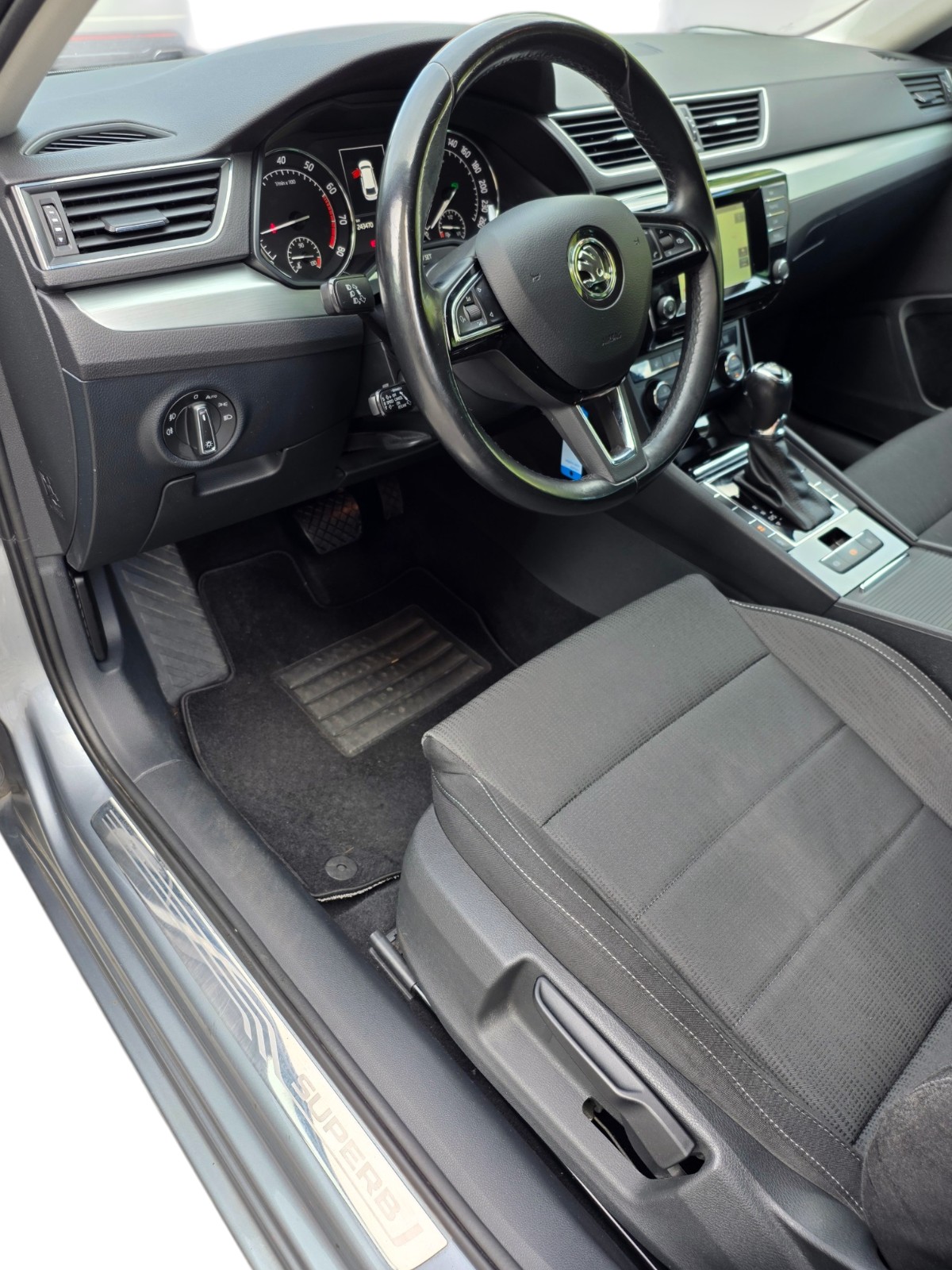 SKODA Superb Combi 1.4 TSI ACT Style DSG-image-11