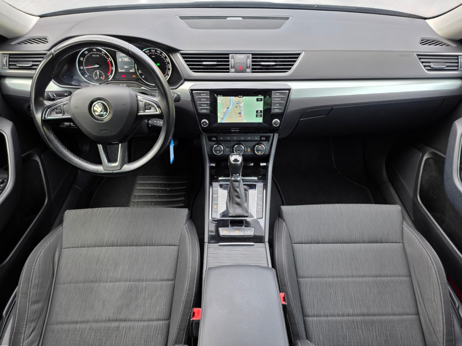 SKODA Superb Combi 1.4 TSI ACT Style DSG-image-9