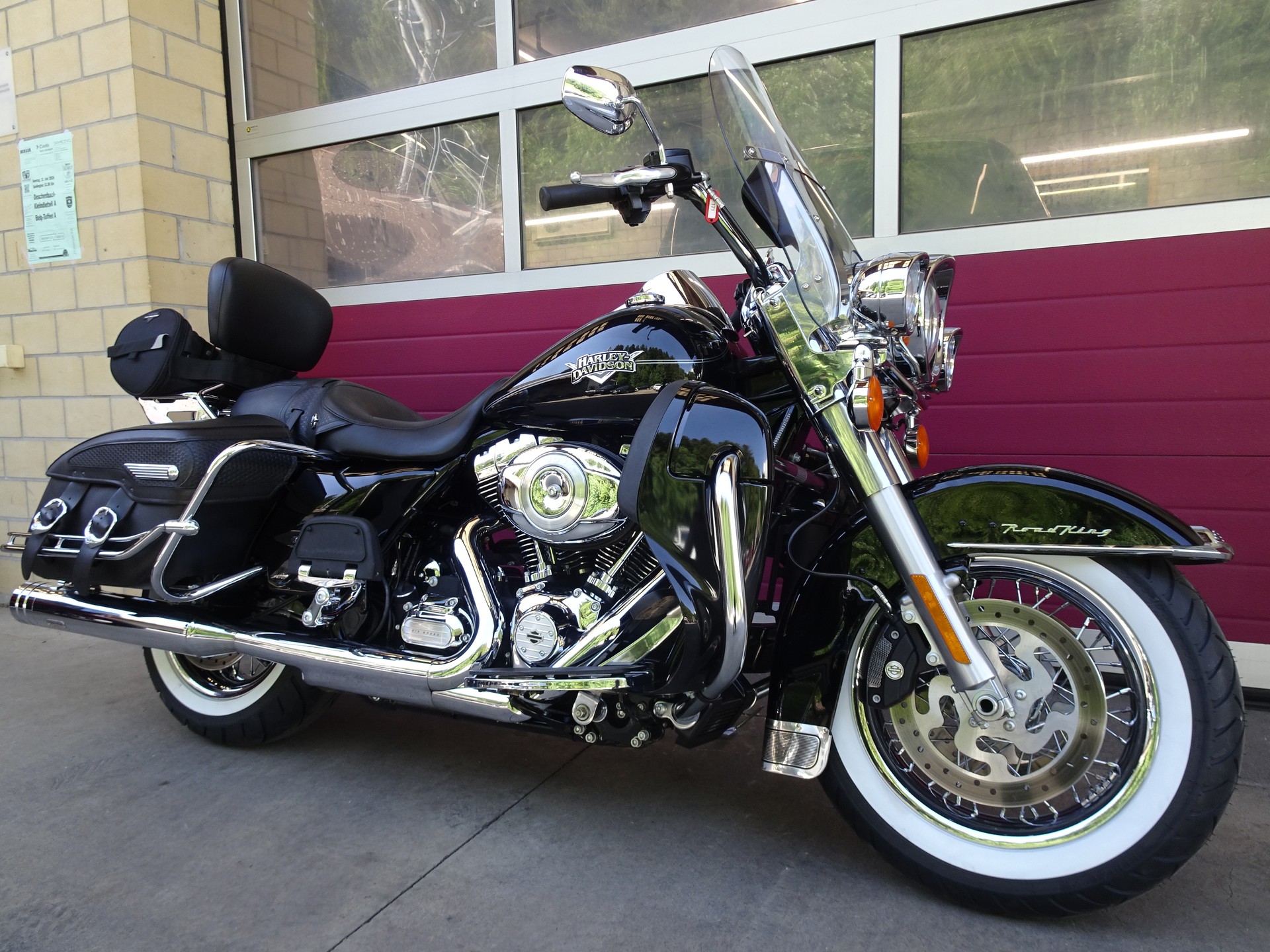 HARLEY-DAVIDSON FLHRC Road King Classic 103 ABS-image-10