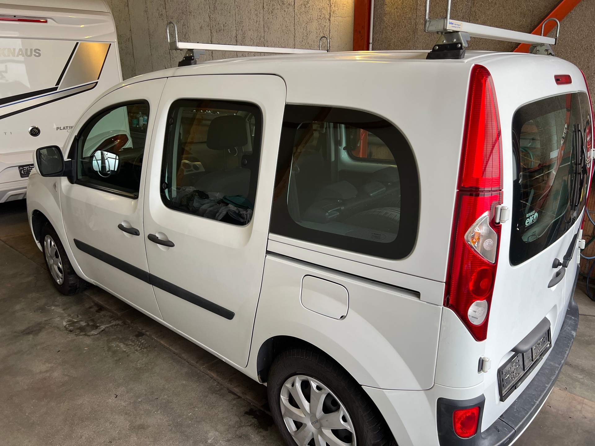 RENAULT Kangoo 1.5 Diesel PS 90 Euro 5 *** 5 Sitze * Klima * 8 fachbereift * Dachständer ***-showroom-element-1