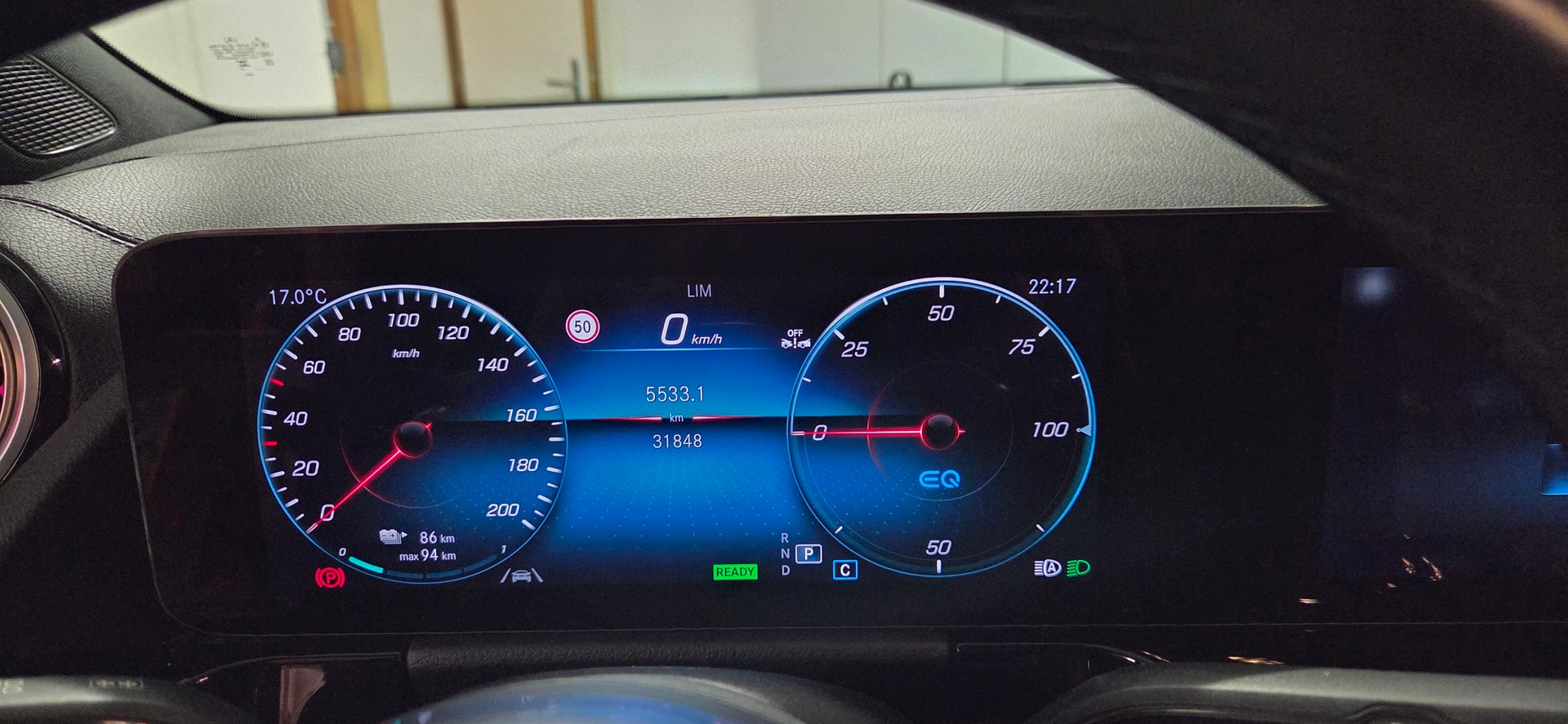 MERCEDES-BENZ EQA 350 Electric Art Line 4matic-image-15