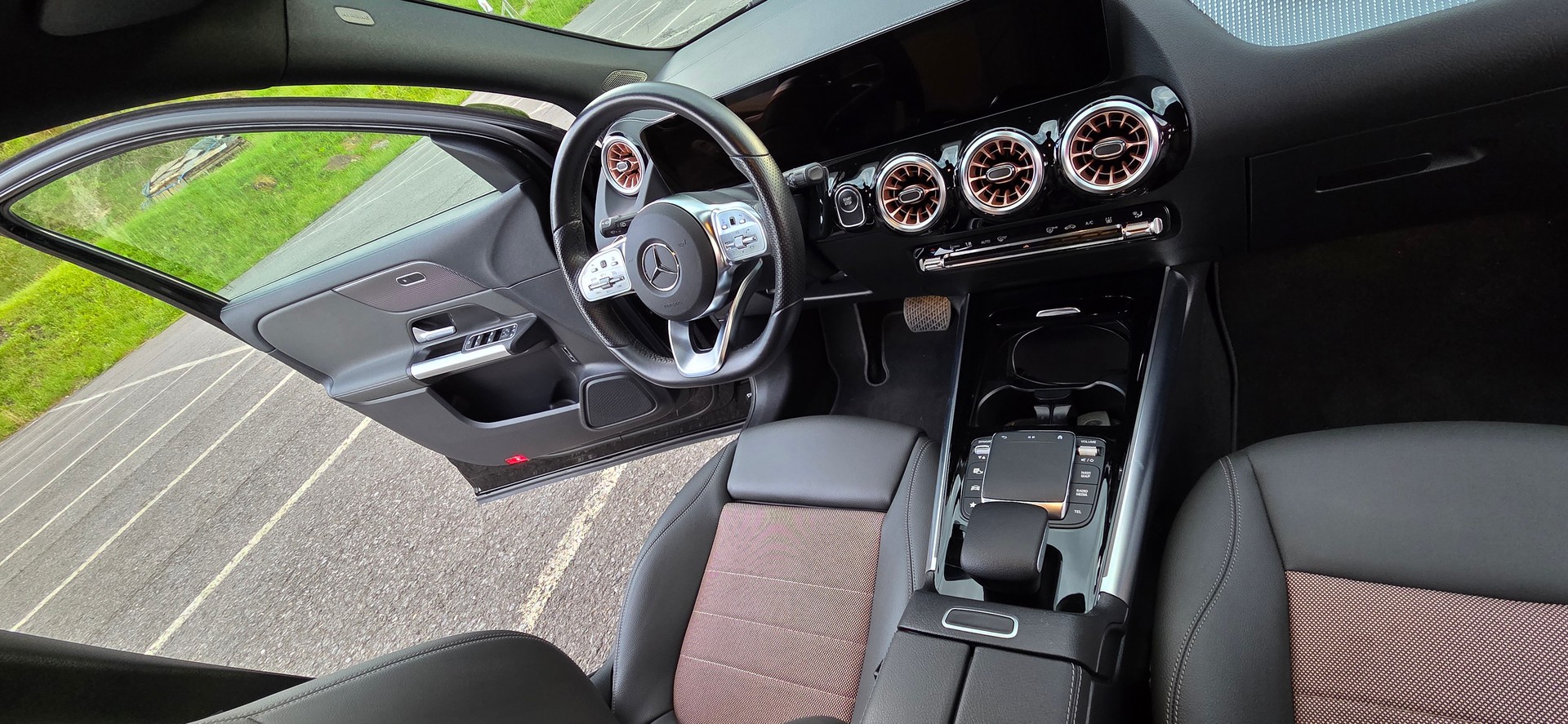 MERCEDES-BENZ EQA 350 Electric Art Line 4matic-image-2