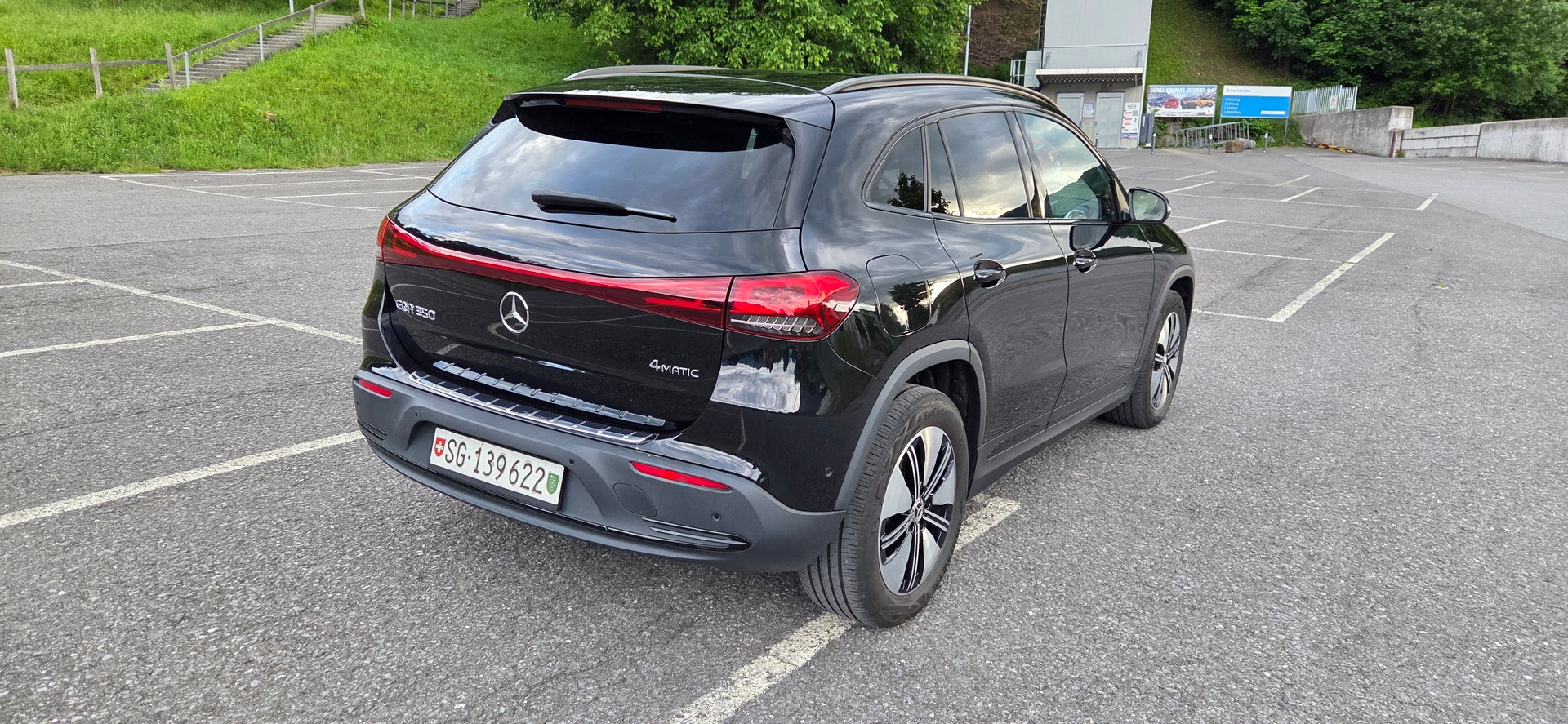 MERCEDES-BENZ EQA 350 Electric Art Line 4matic-image-9