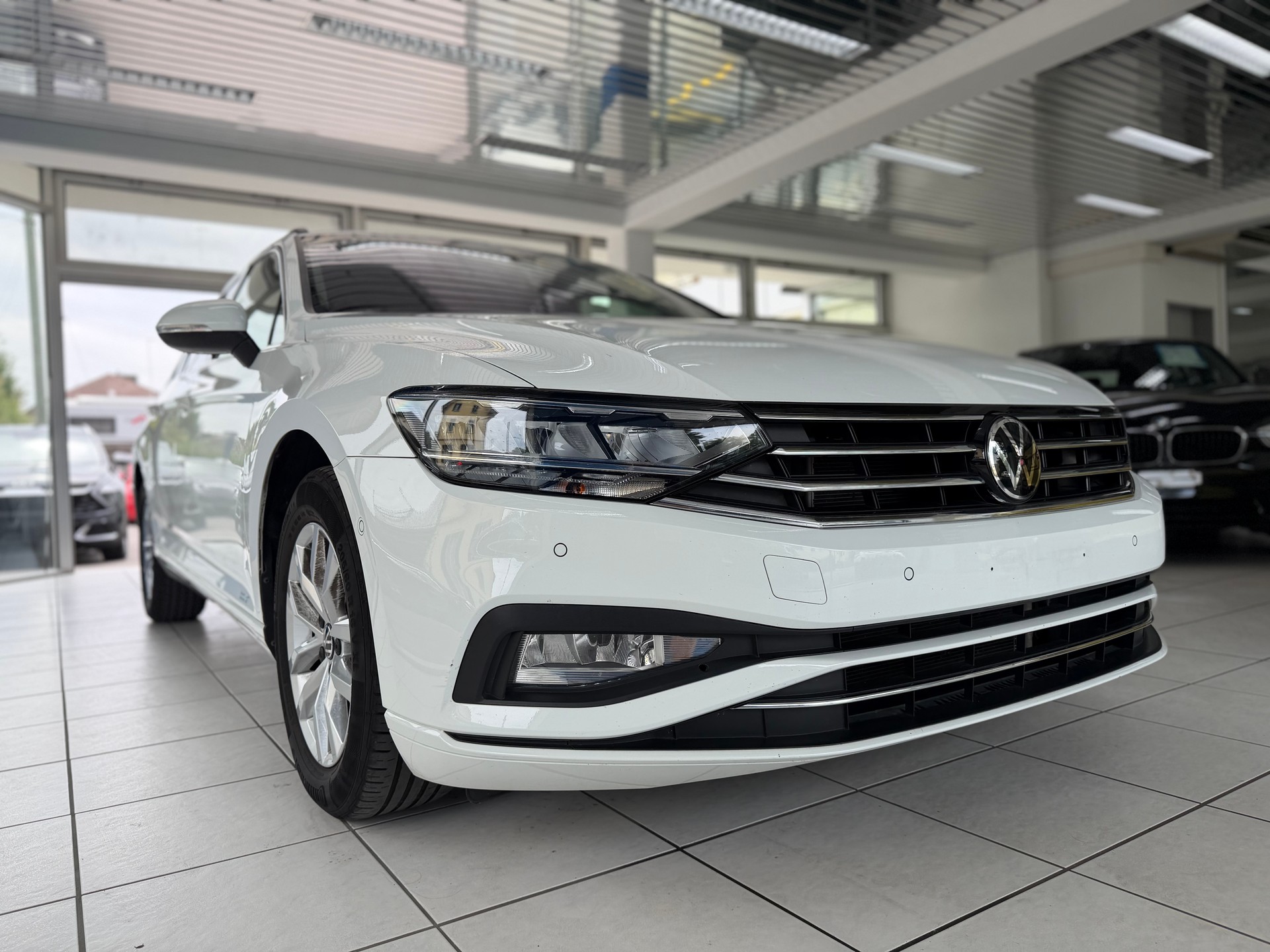 VW Passat 2.0 TDI BMT Business DSG-showroom-element-3