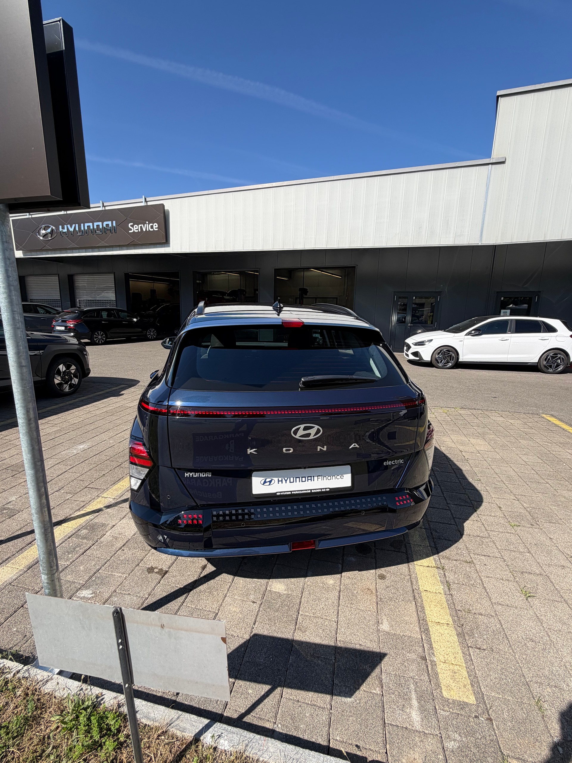 HYUNDAI Kona EV 65.4 kWh Origo-showroom-element-2