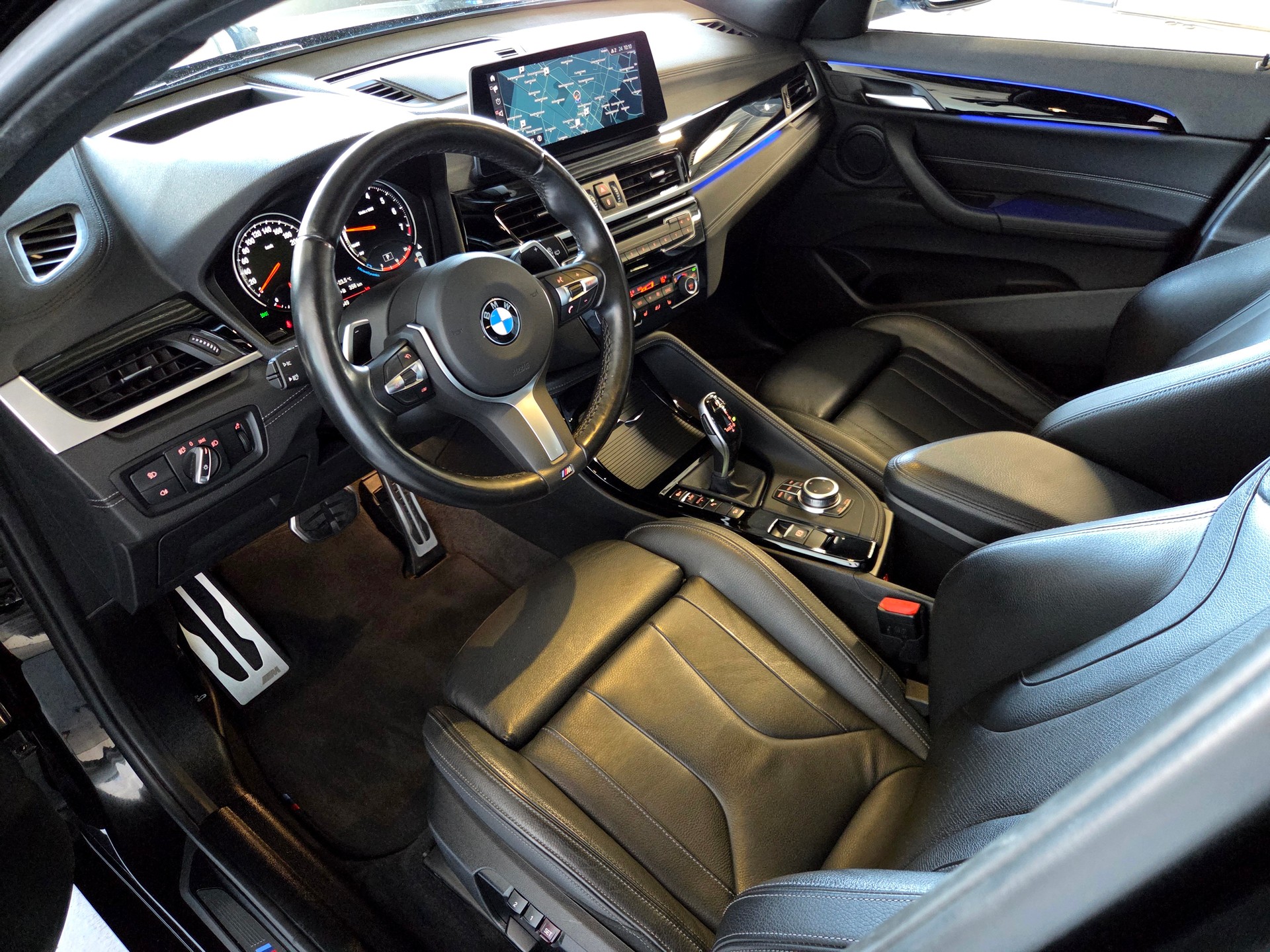 BMW X2 M35i-showroom-element-3