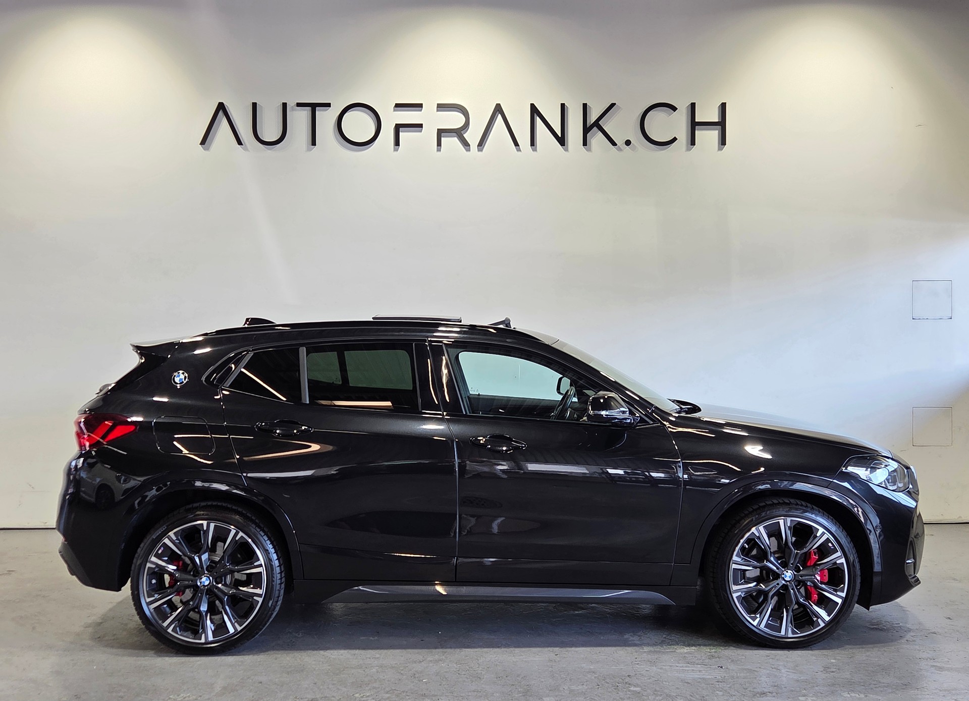 BMW X2 M35i-showroom-element-1