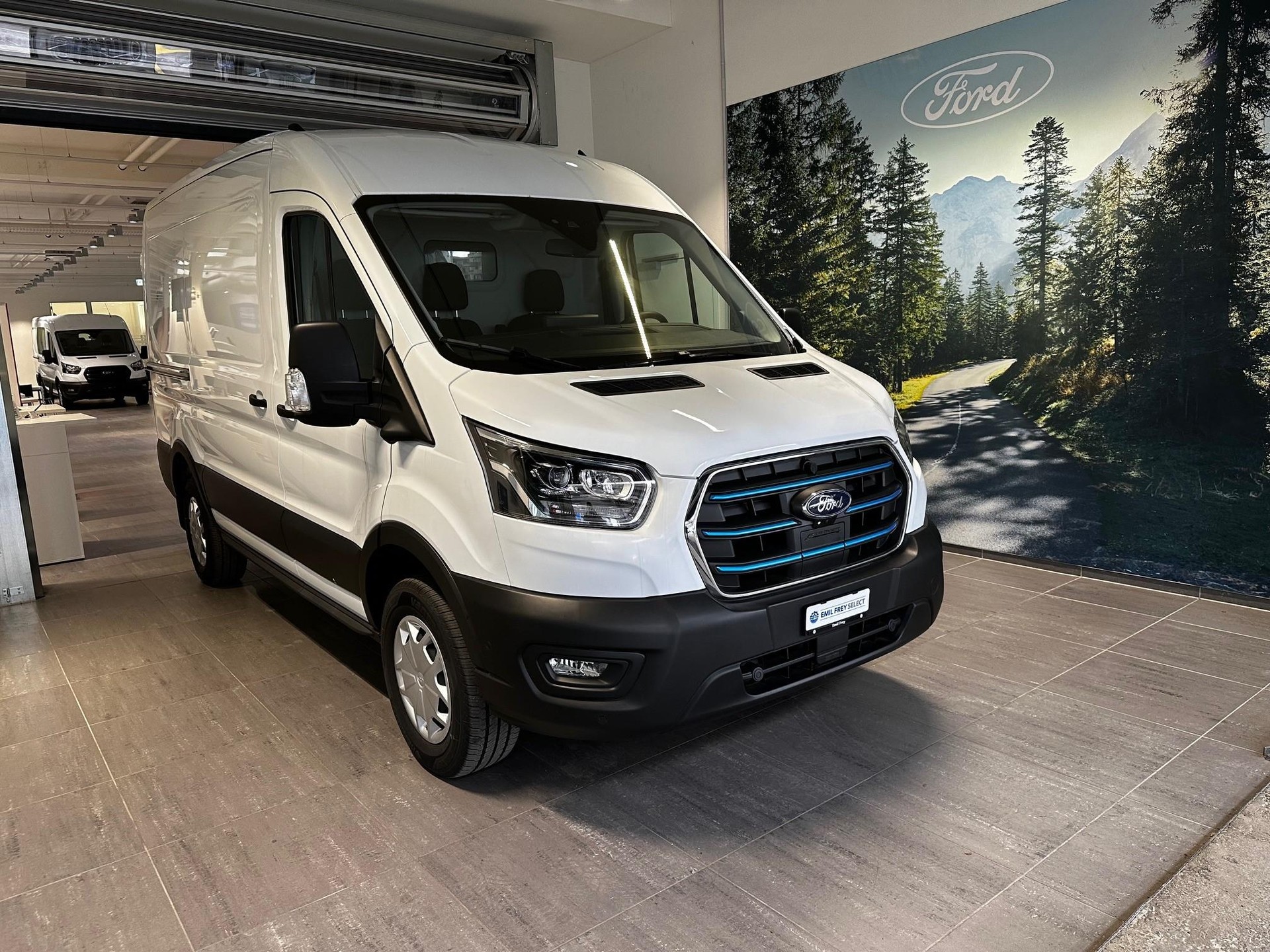 FORD E-Transit Van 390 L2H2 68kWh Trend