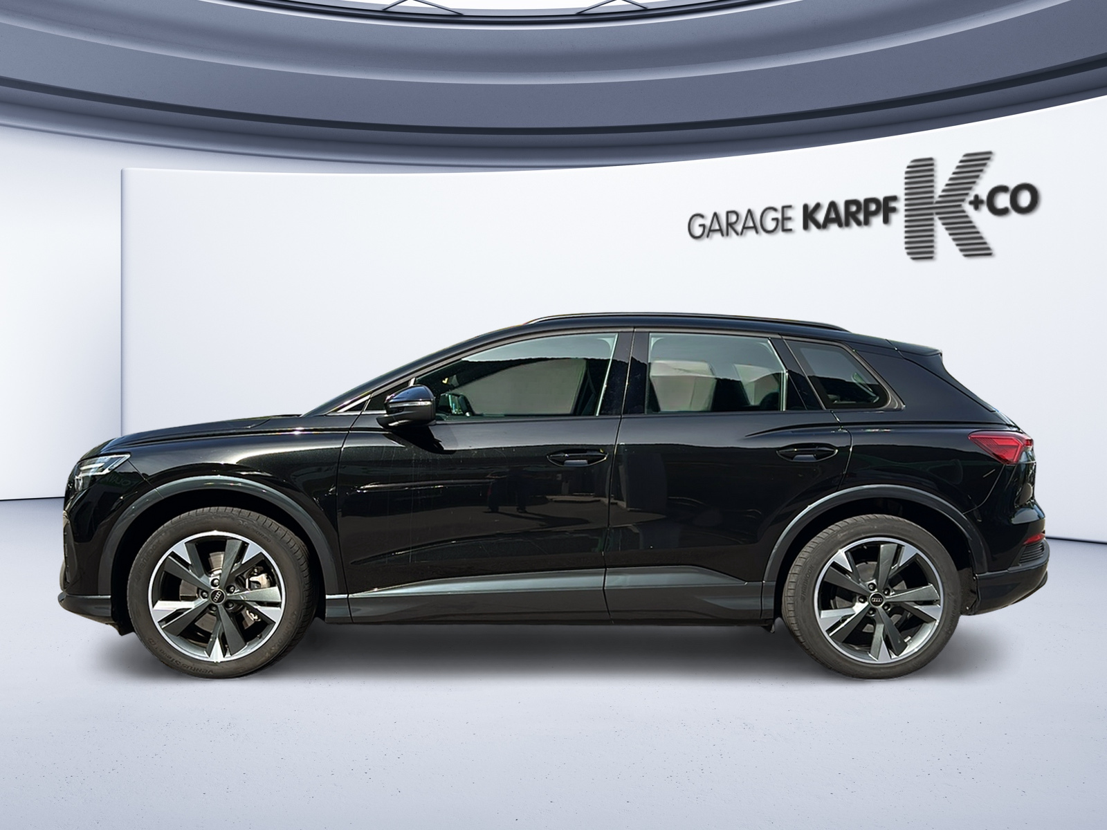 AUDI Q4 e-tron 45 Attraction quattro-image-1