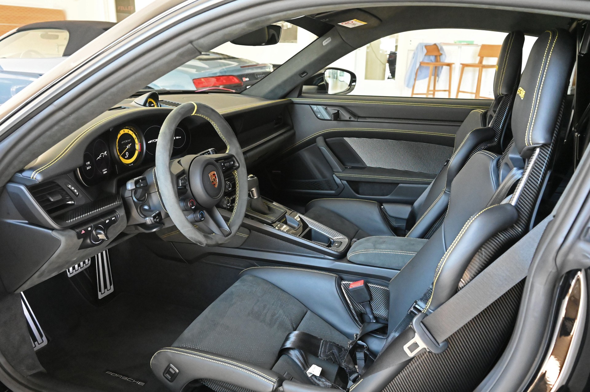 PORSCHE 911 GT3 RS-image-9