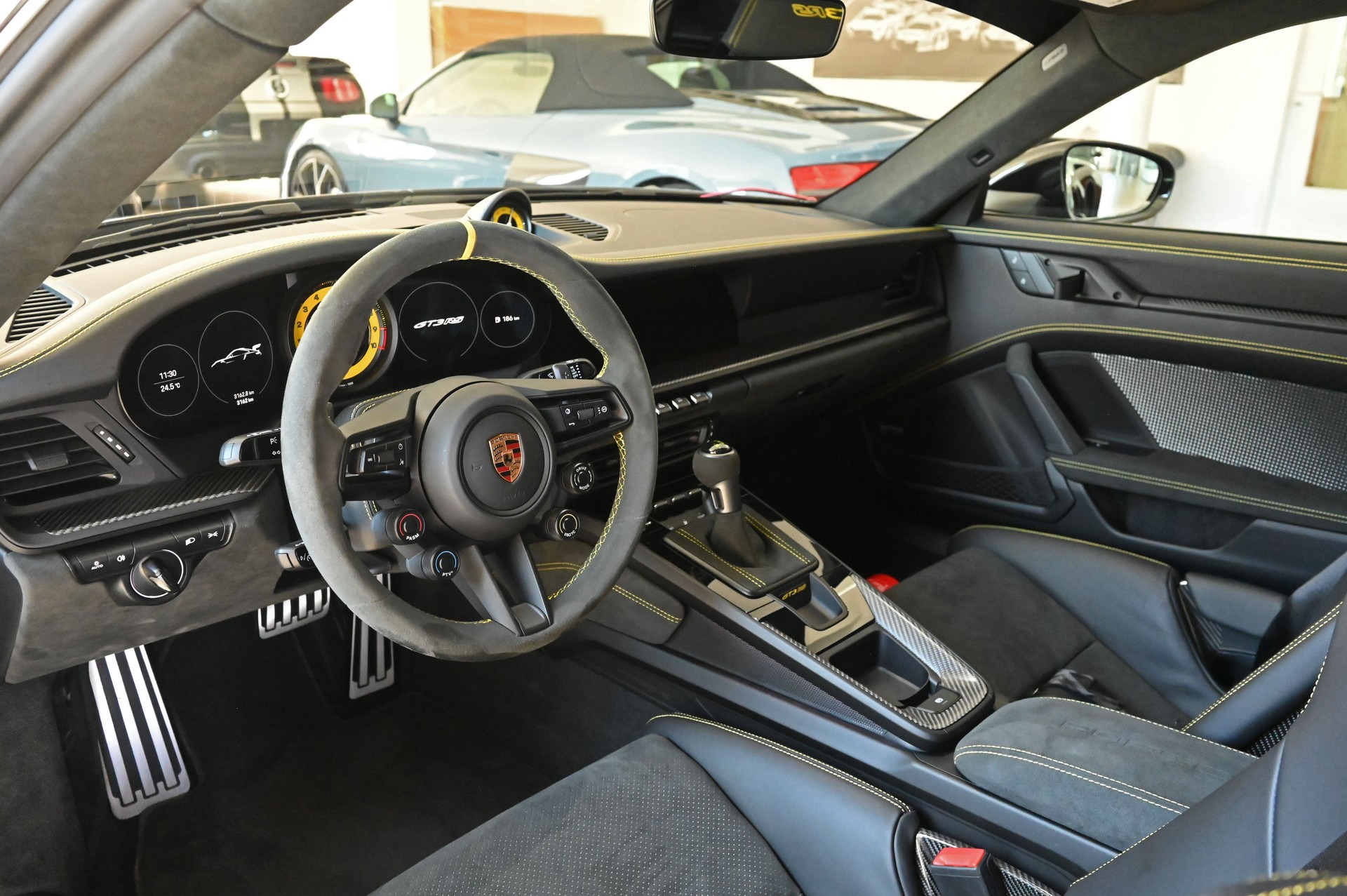 PORSCHE 911 GT3 RS-image-10