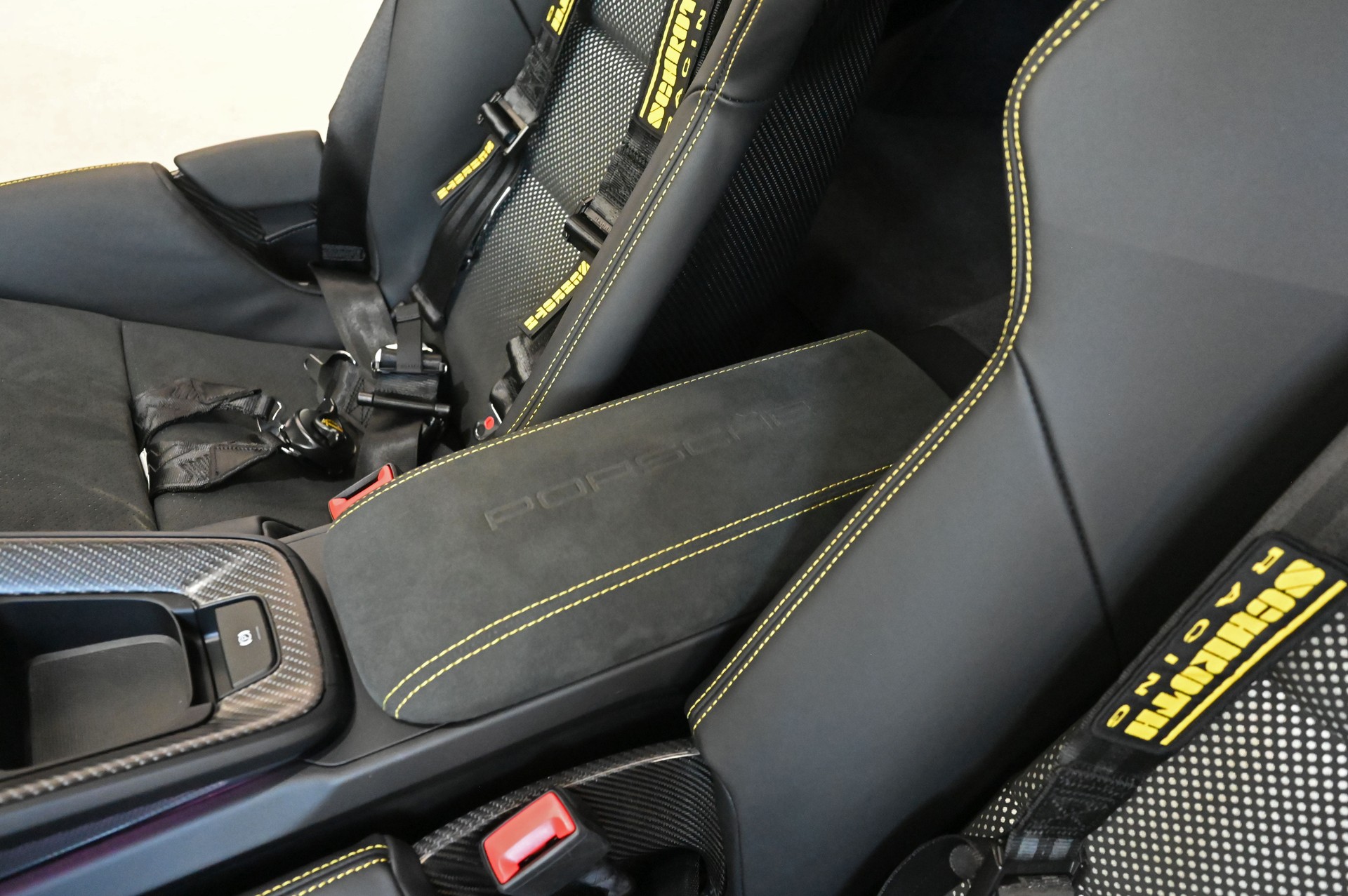 PORSCHE 911 GT3 RS-image-21