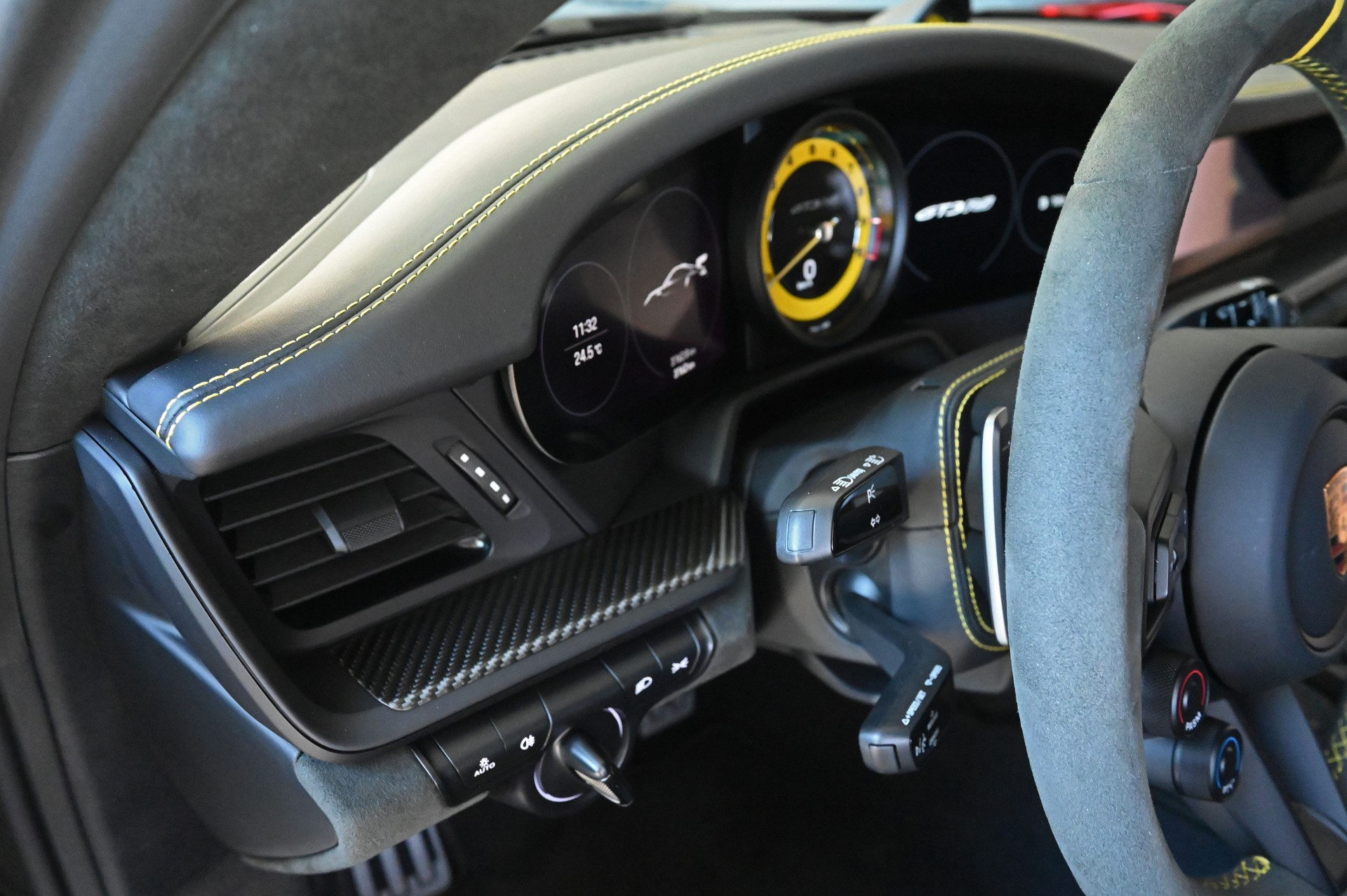 PORSCHE 911 GT3 RS-image-17