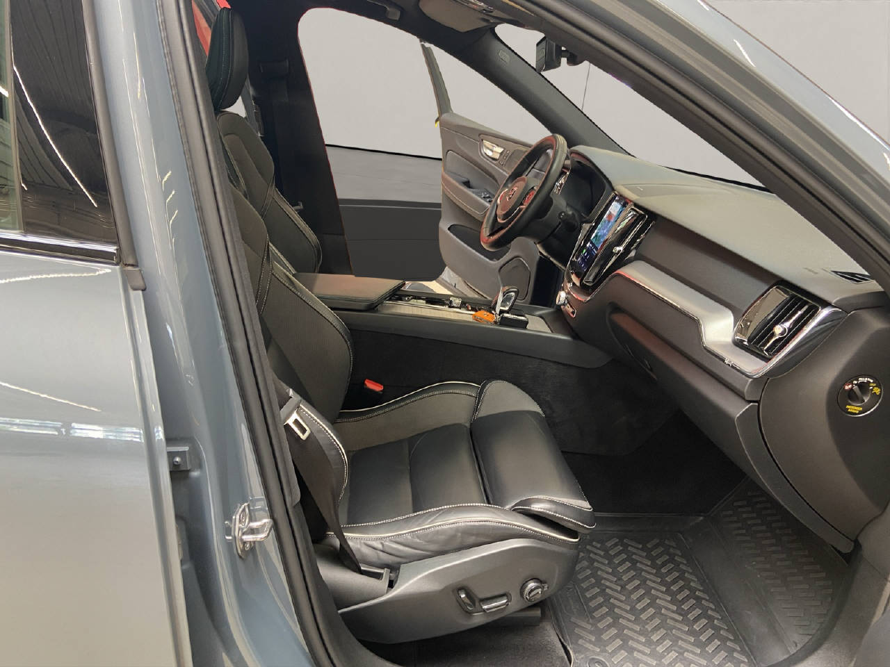 VOLVO XC60 2.0 T6 TE R-Design eAWD-image-10