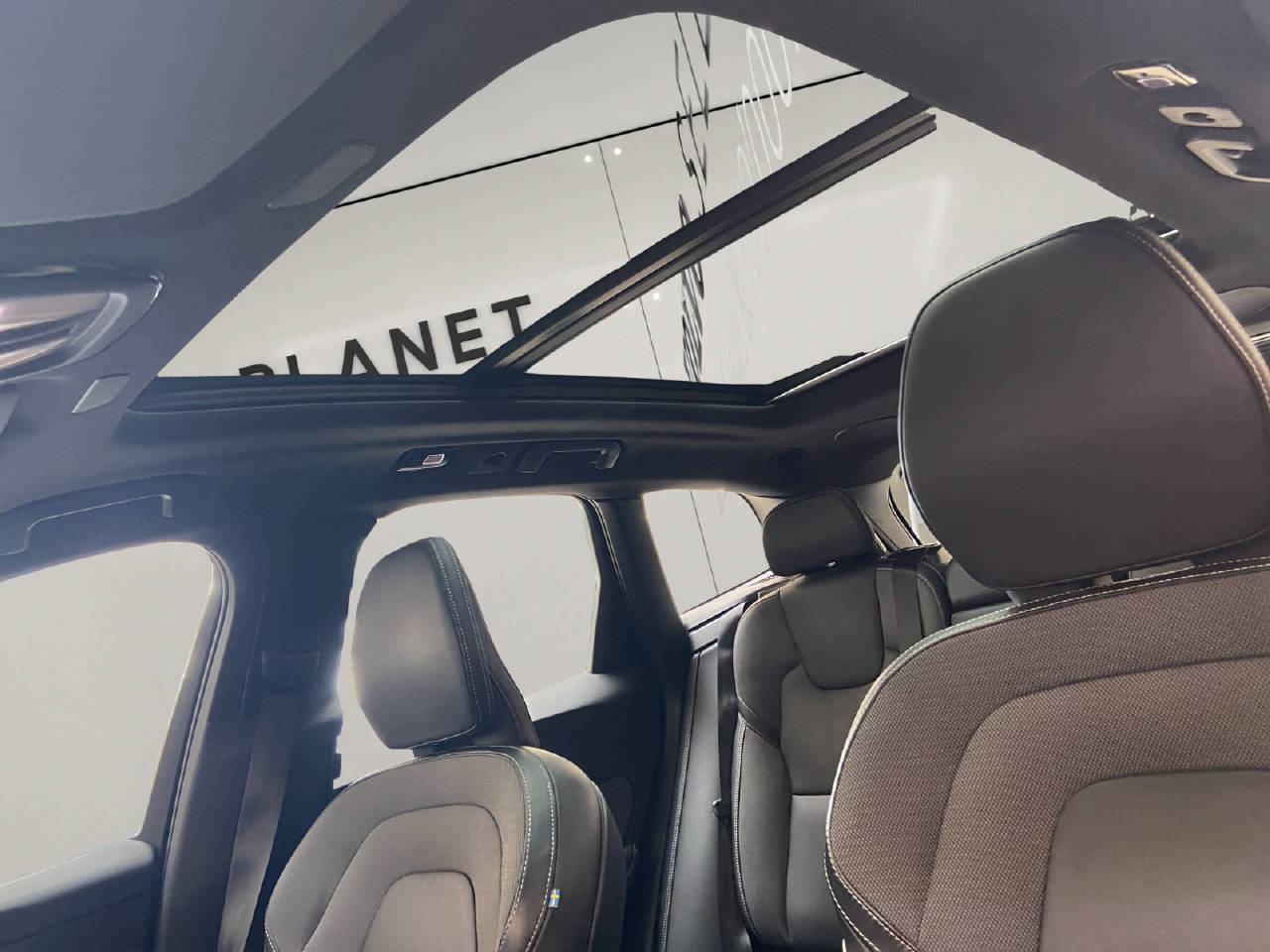 VOLVO XC60 2.0 T6 TE R-Design eAWD-image-12