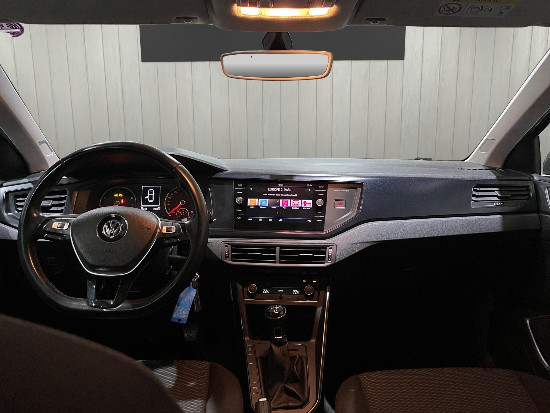 VW Polo 1.0 TSI BMT Trendline-image-8