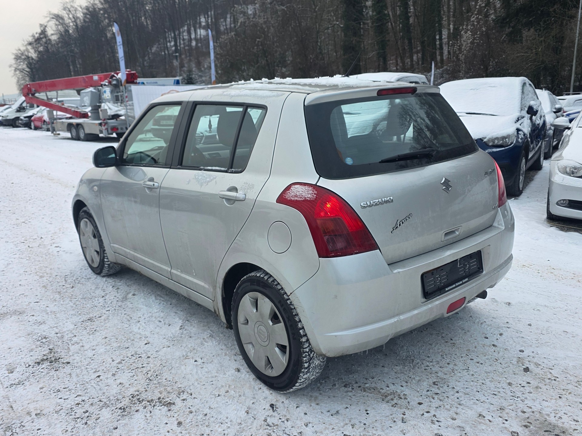 SUZUKI Swift 1.3i 16V GL Top 4x4 /-showroom-element-2