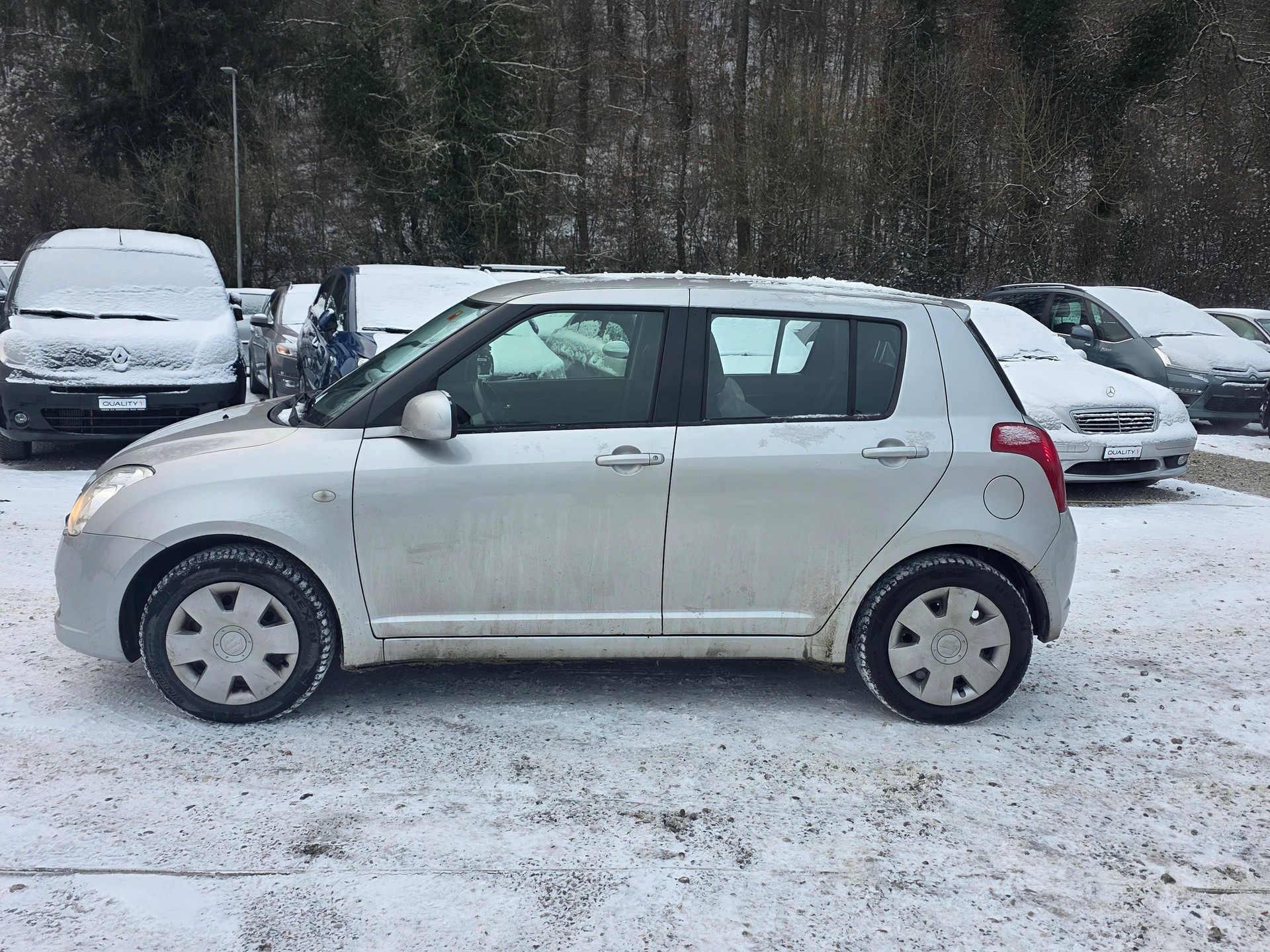 SUZUKI Swift 1.3i 16V GL Top 4x4 /-showroom-element-1