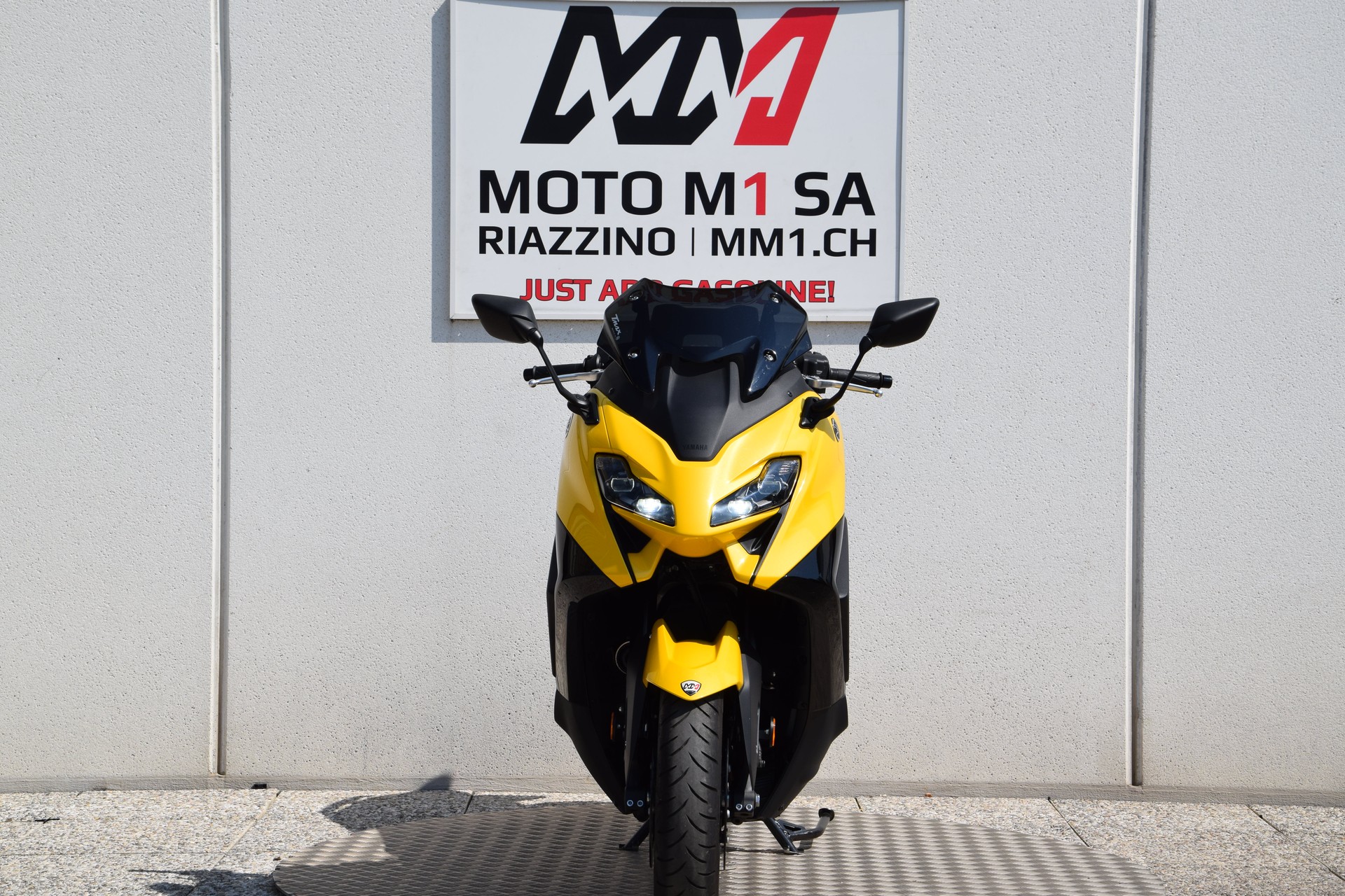 YAMAHA T-MAX 560-image-2
