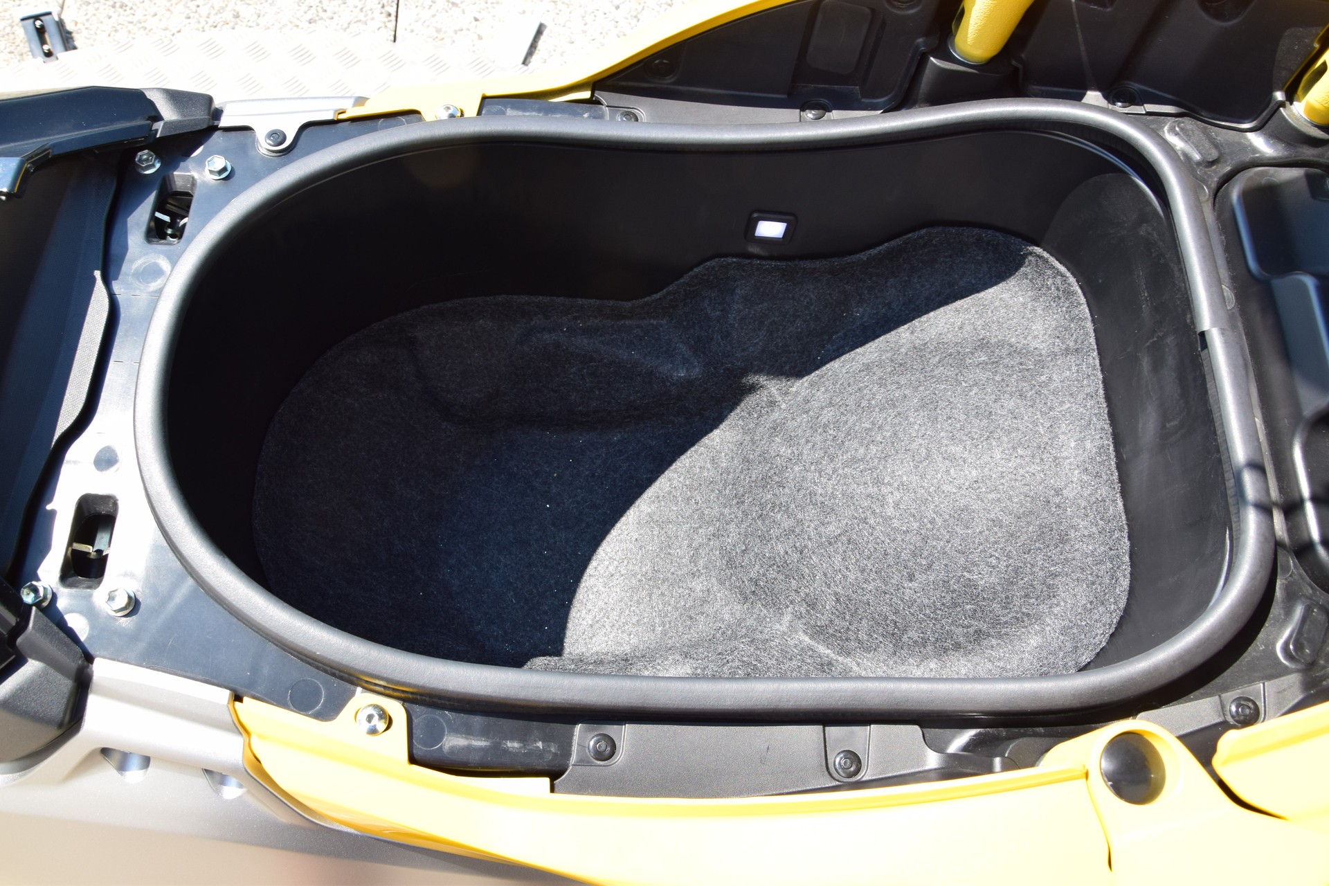 YAMAHA T-MAX 560-image-10