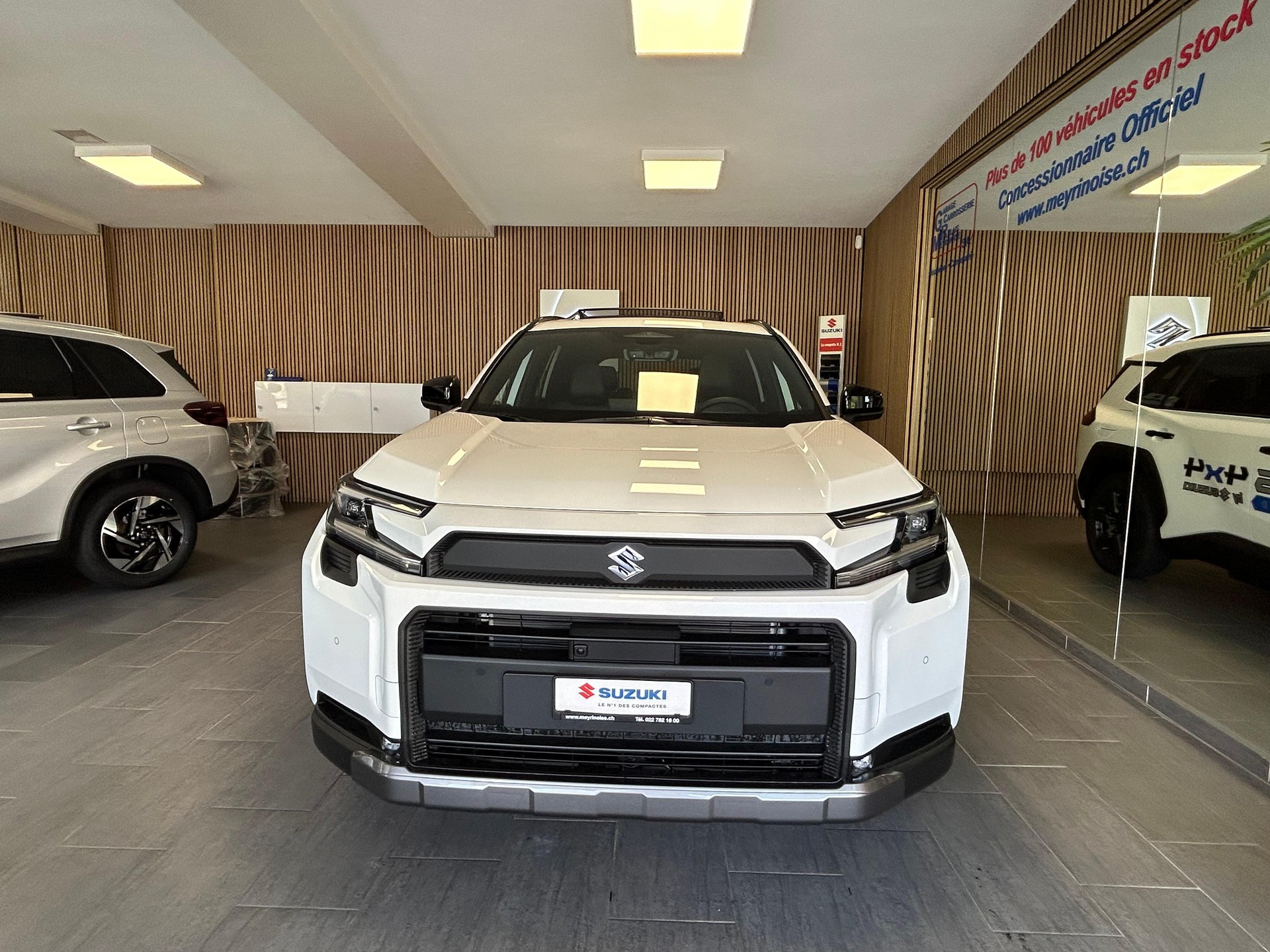 SUZUKI Across 2.5 PHEV Compact Top 4x4-showroom-element-3