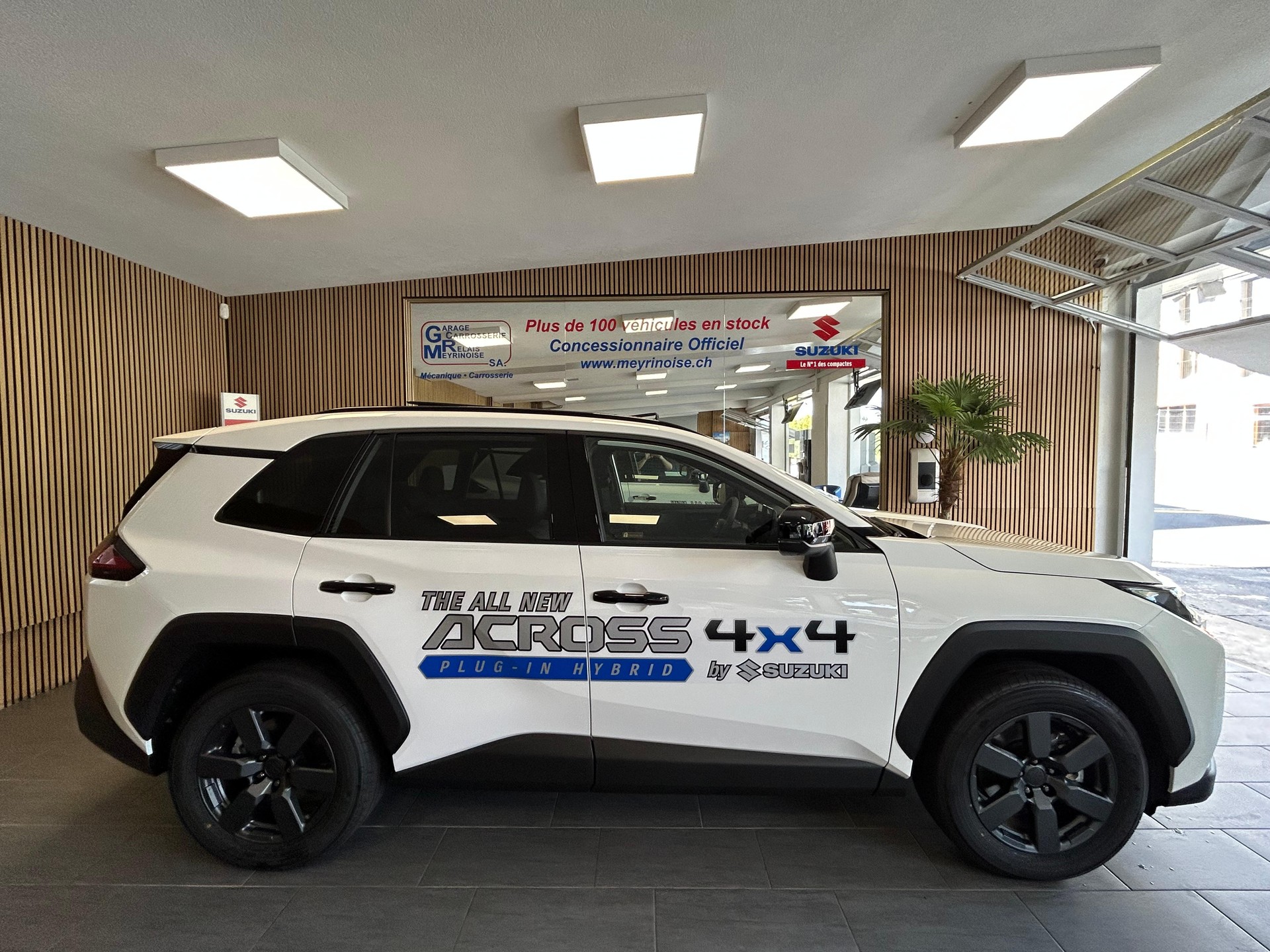SUZUKI Across 2.5 PHEV Compact Top 4x4
