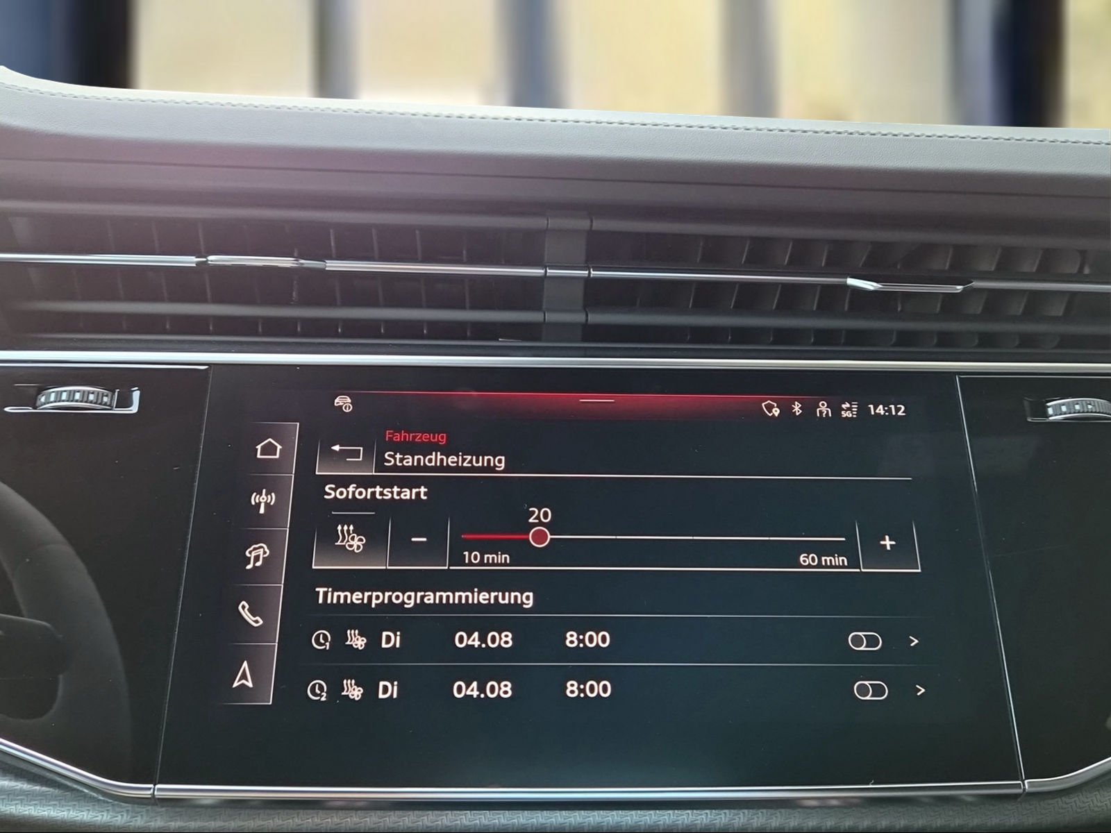 AUDI RSQ8 quattro Mythosschwarz Metallic-image-14