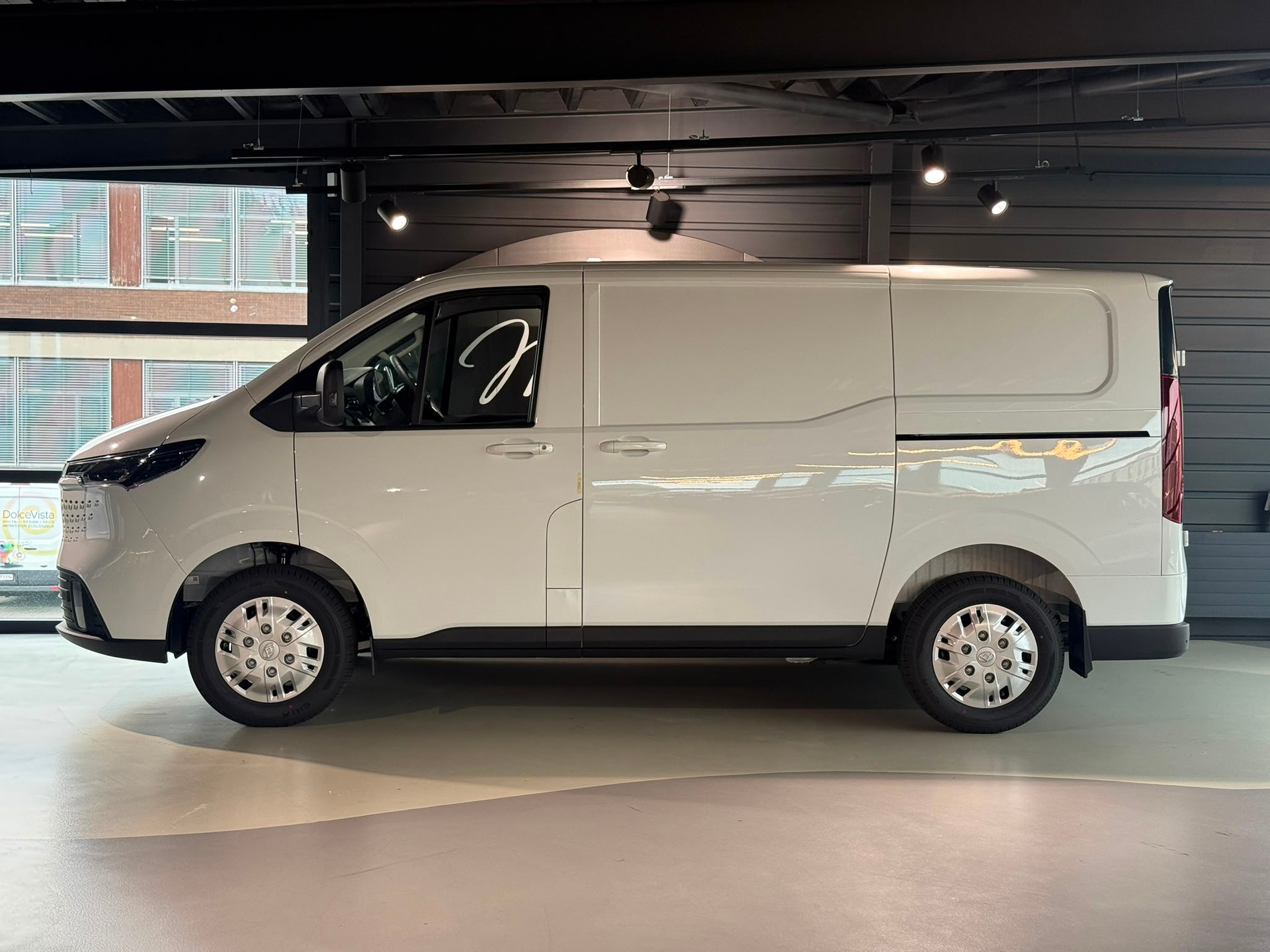 MAXUS Deliver 7 2.0D L1-showroom-element-3