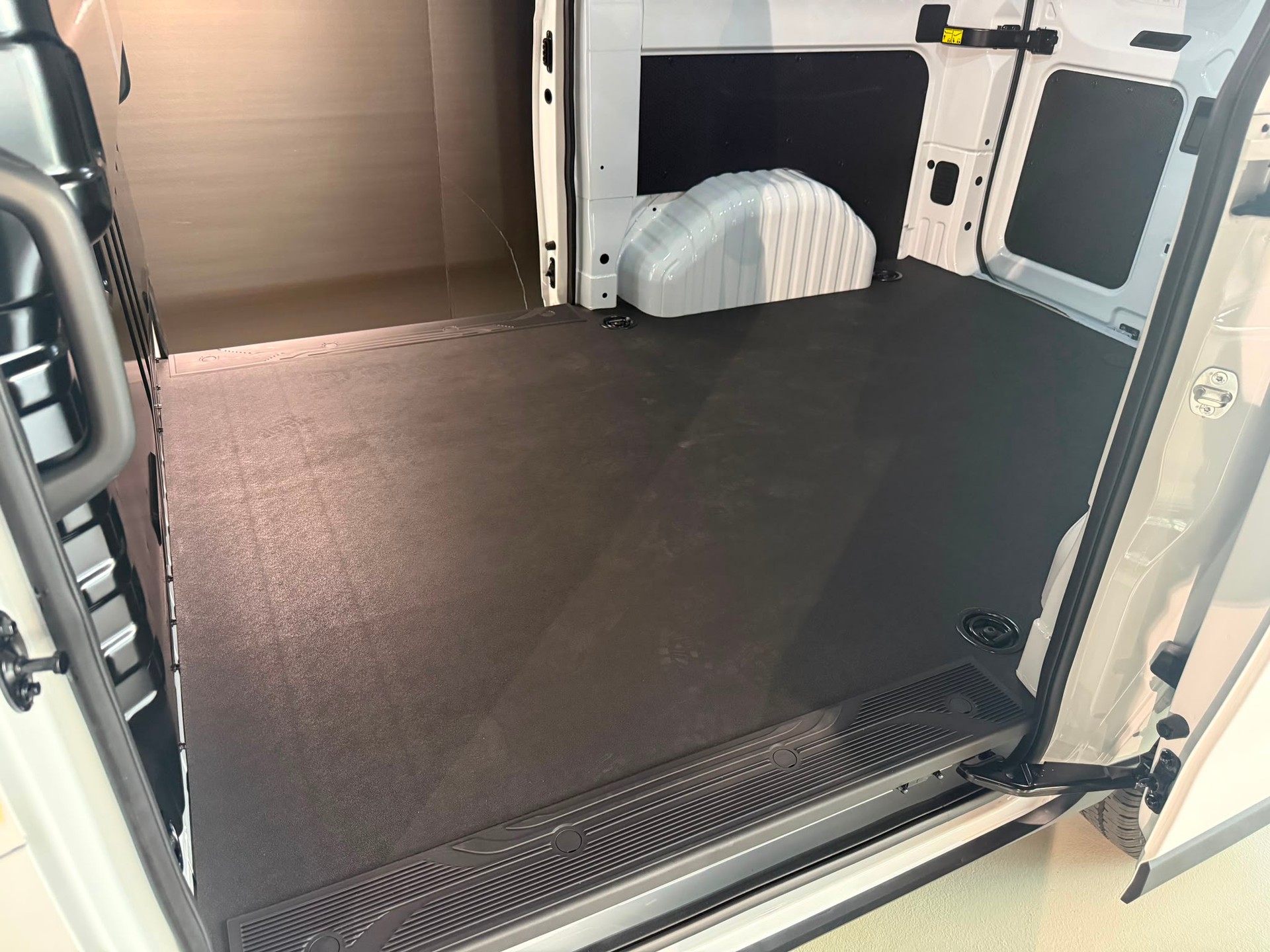MAXUS Deliver 7 2.0D L1-image-12