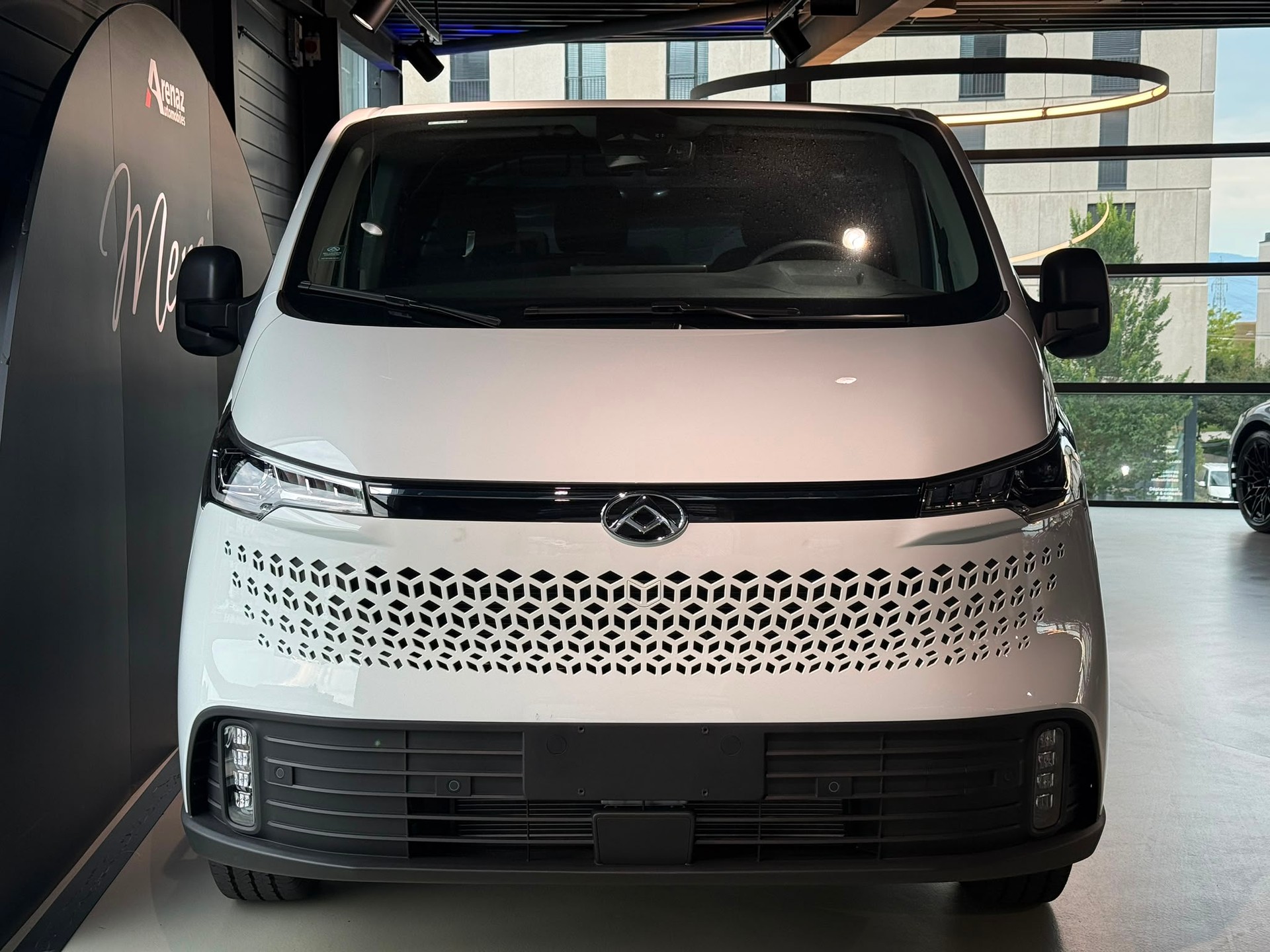 MAXUS Deliver 7 2.0D L1-showroom-element-1