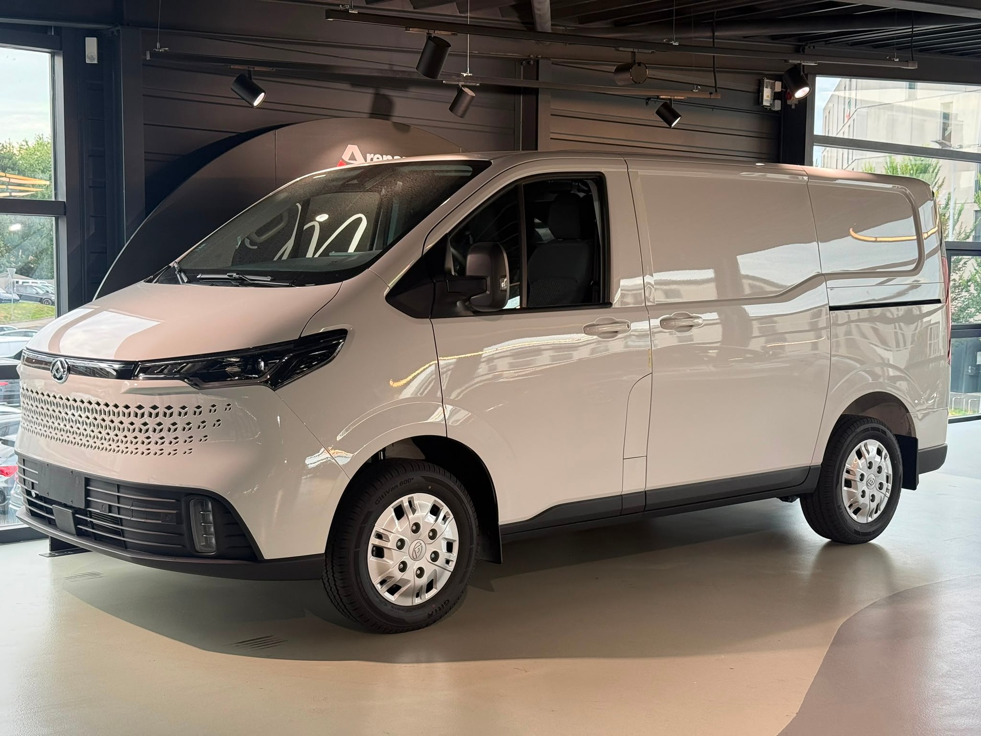 MAXUS Deliver 7 2.0D L1-showroom-element-2