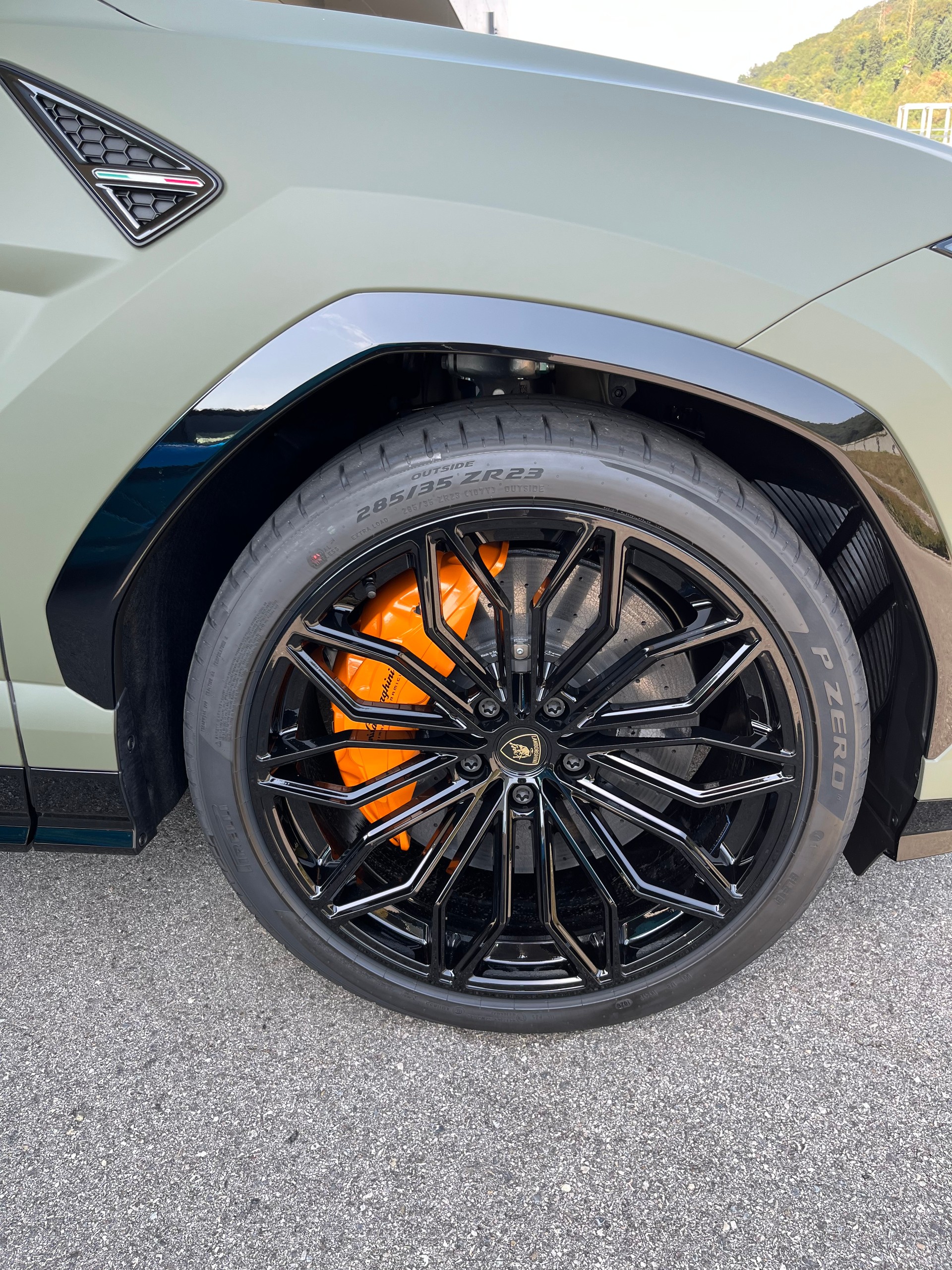 LAMBORGHINI Urus SE MY26 Lamborghini Lugano-showroom-element-3