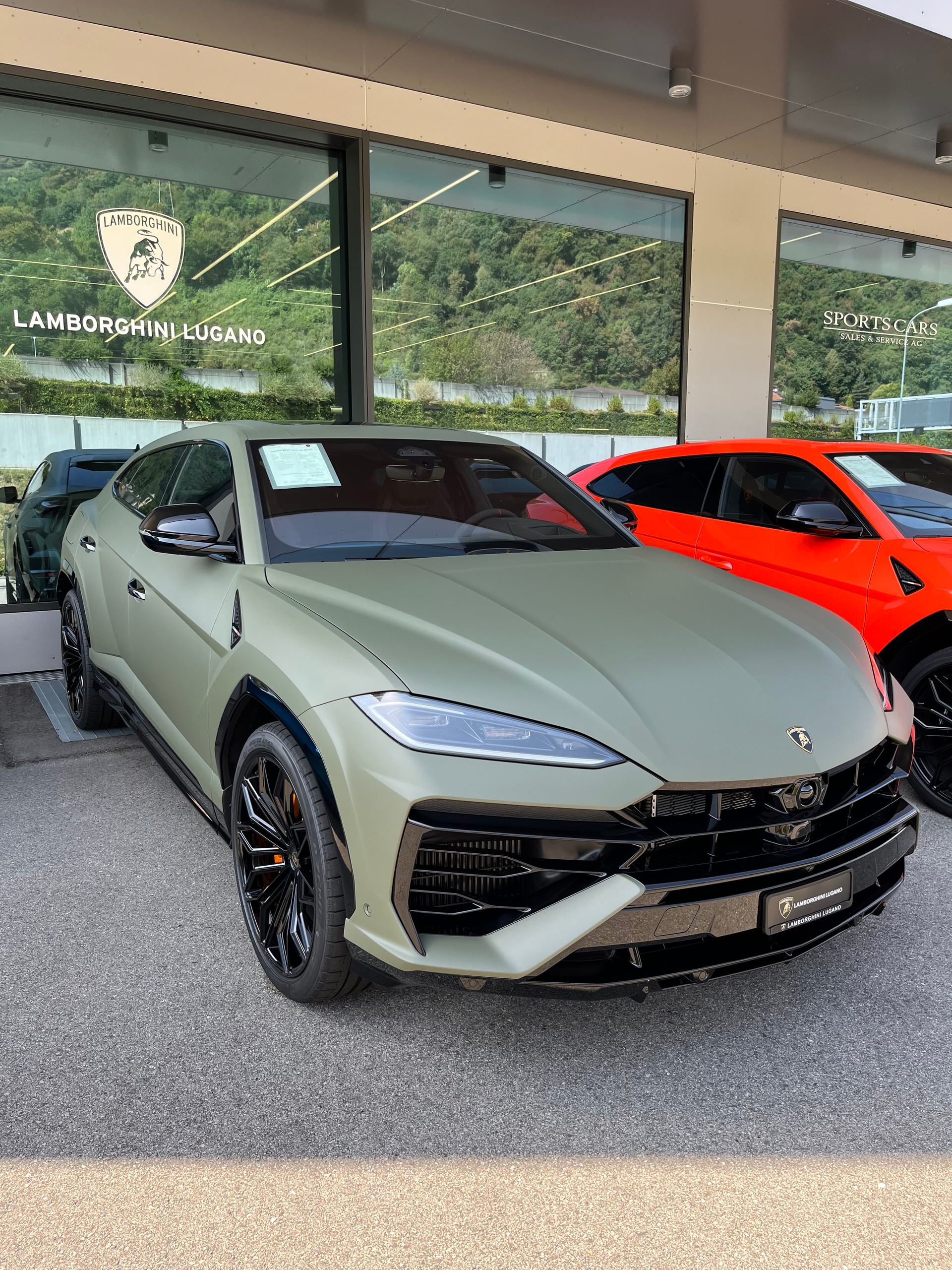 LAMBORGHINI Urus SE MY26 Lamborghini Lugano-showroom-element-2