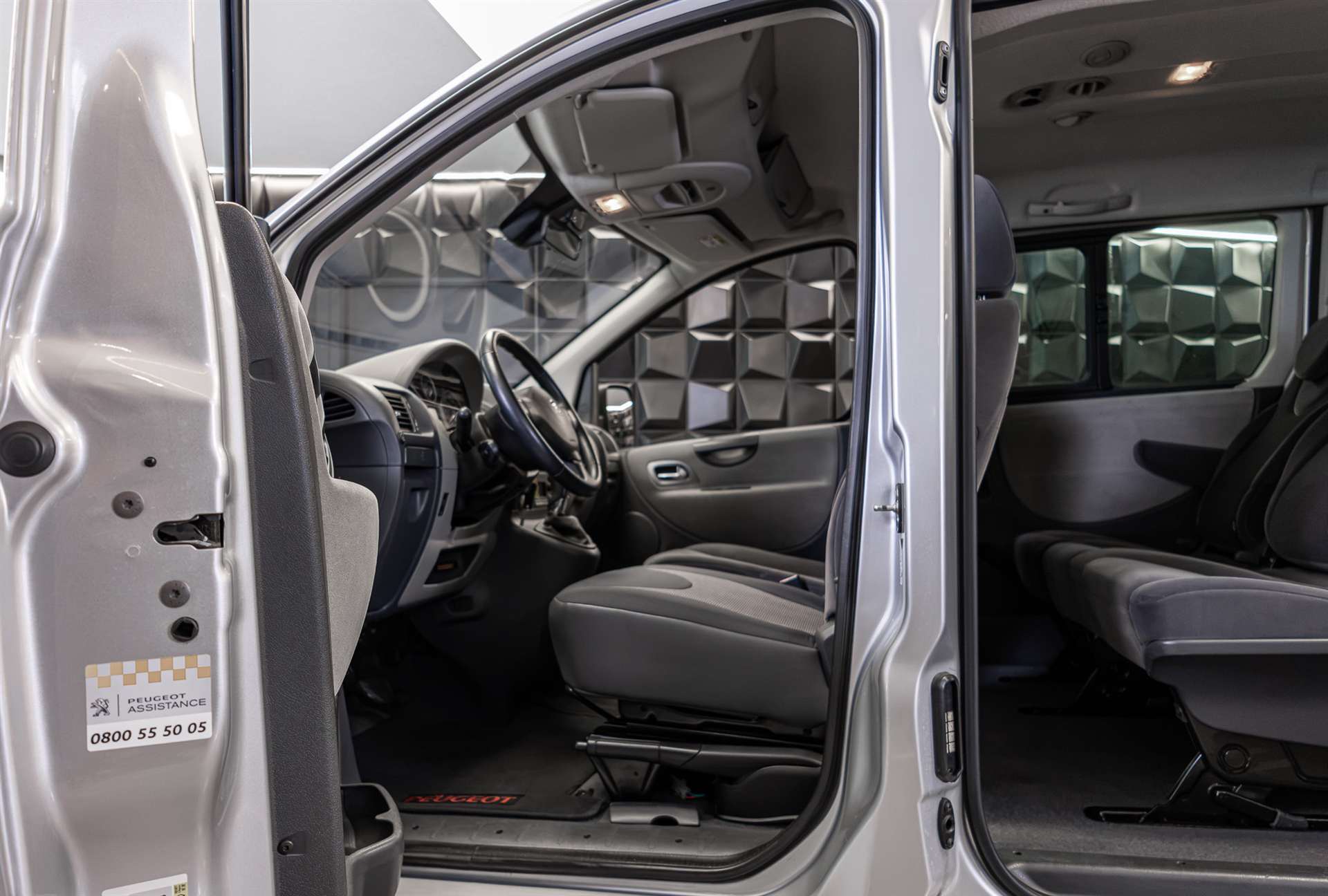 PEUGEOT Expert Tepee 2.0 HDi A Allure L2-image-9