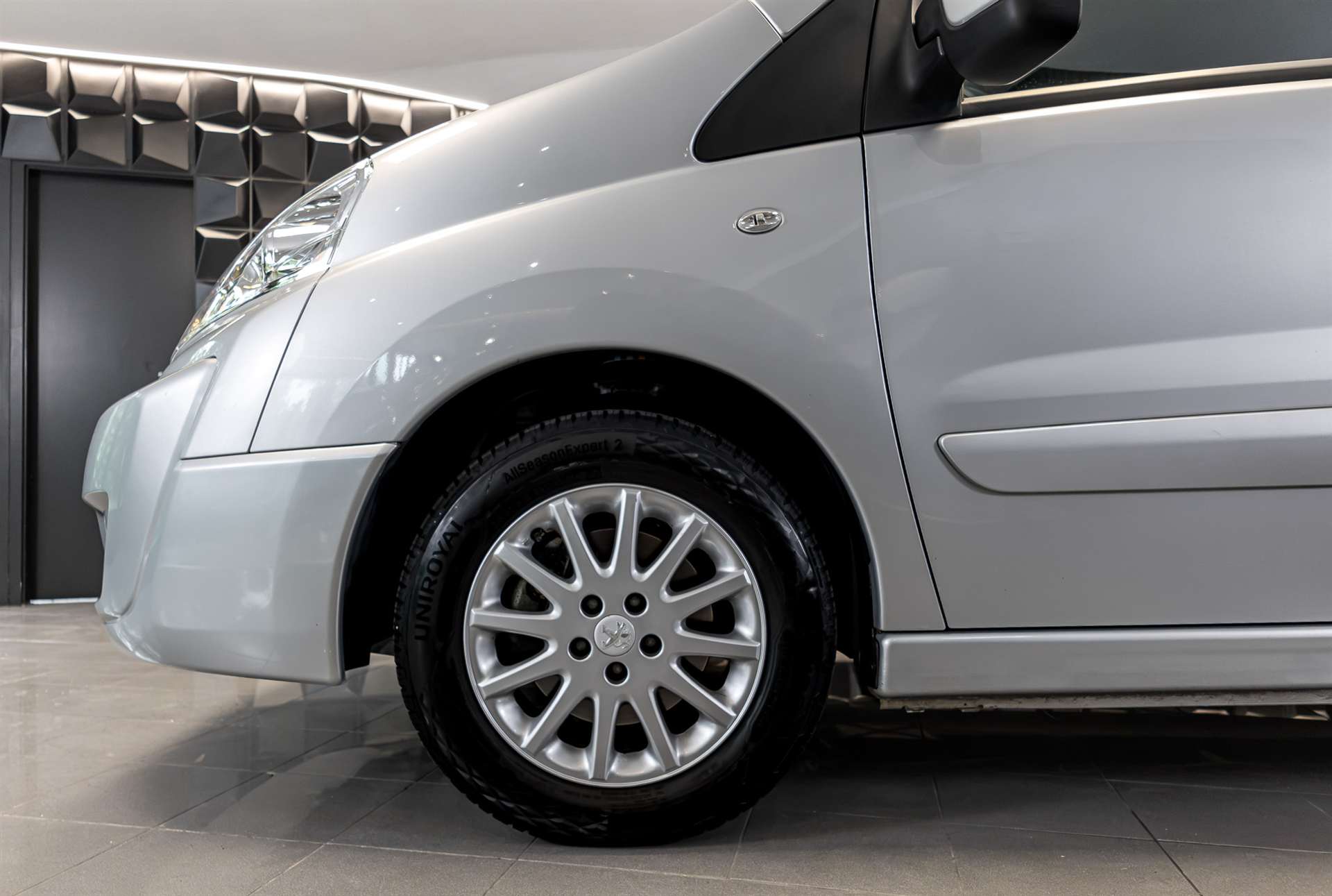 PEUGEOT Expert Tepee 2.0 HDi A Allure L2-image-22