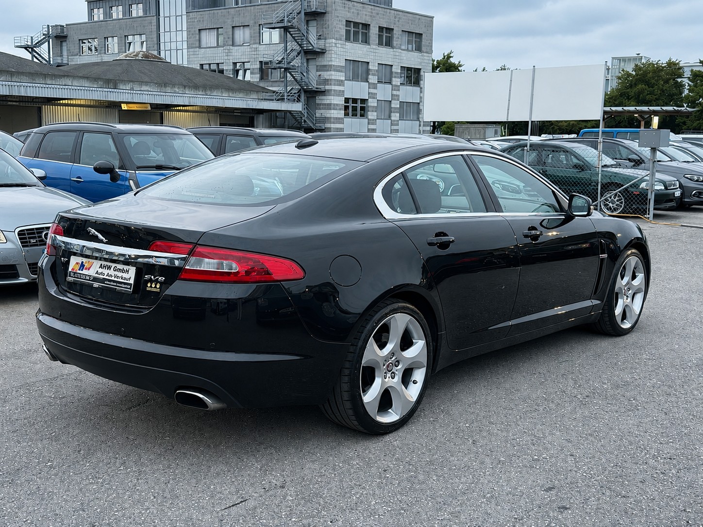 JAGUAR XF 4.2 V8 S/C / Frisch ab MFK / 8-fach bereift / Rückfahrkamera / Keyless Go / Sitzlüftung-image-3