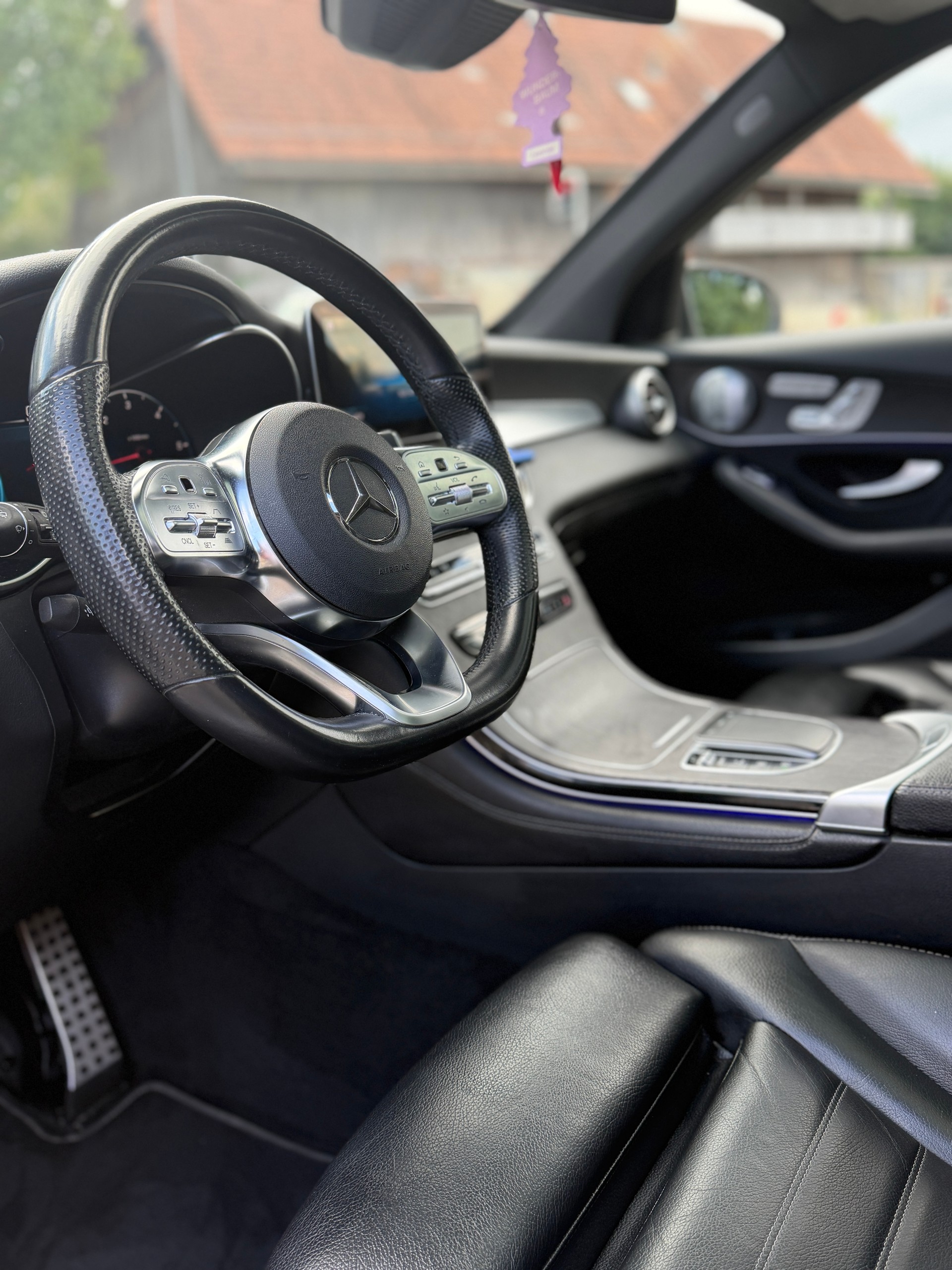 MERCEDES-BENZ GLC 300 d AMG Line 4Matic 9G-Tronic-showroom-element-1